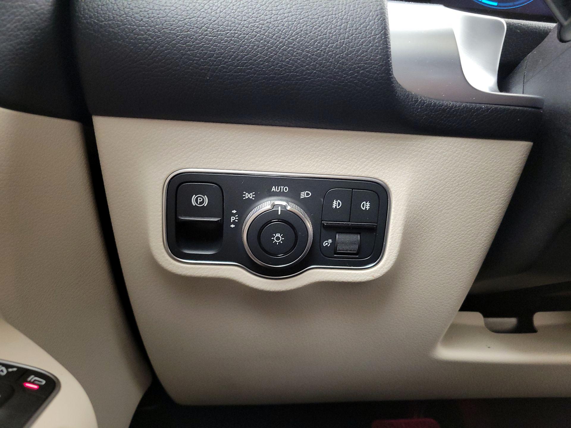 Thumbnail: 2023 Mercedes-Benz GLB - 13