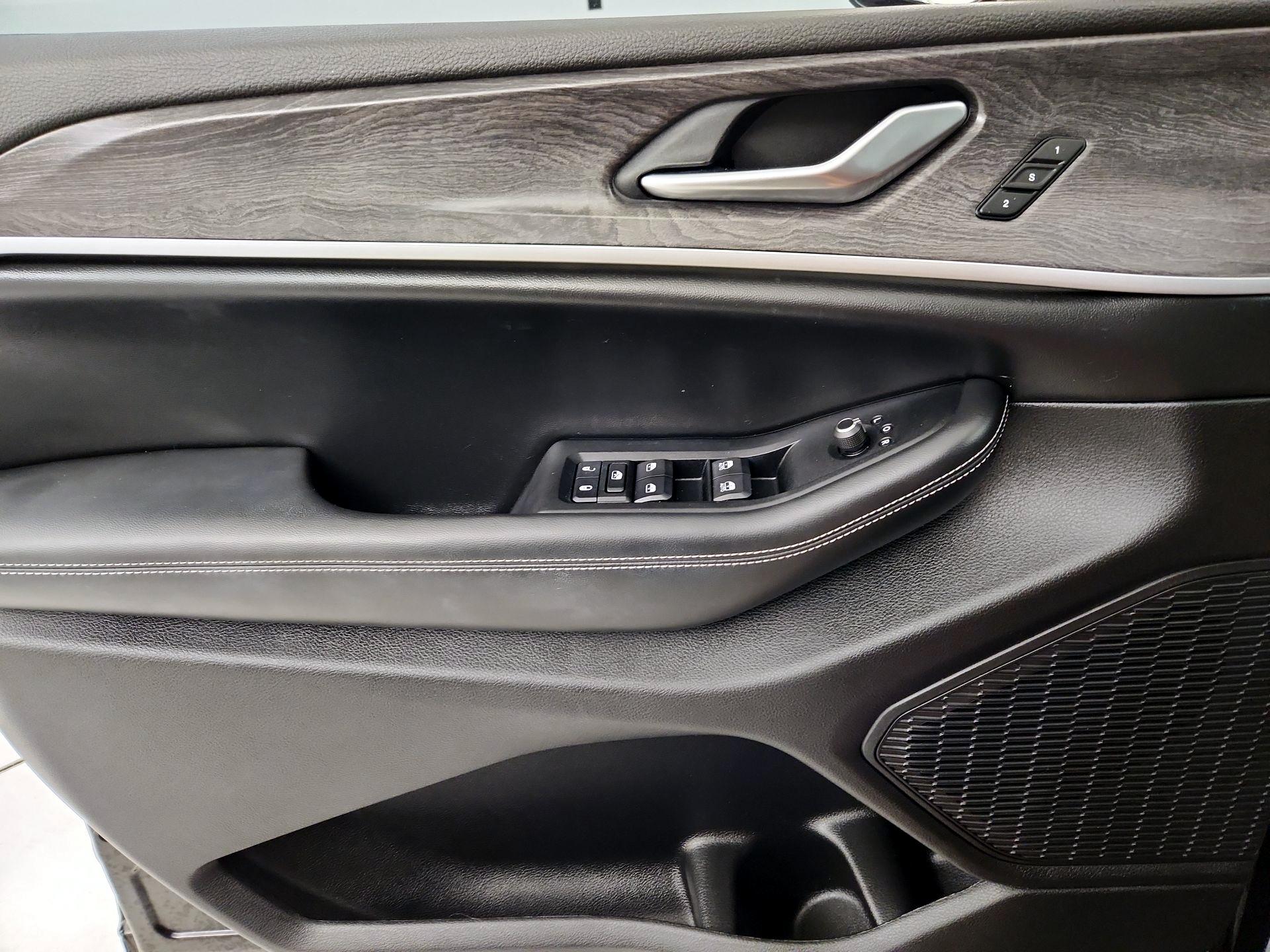 Thumbnail: 2023 Jeep Grand Cherokee L - 12