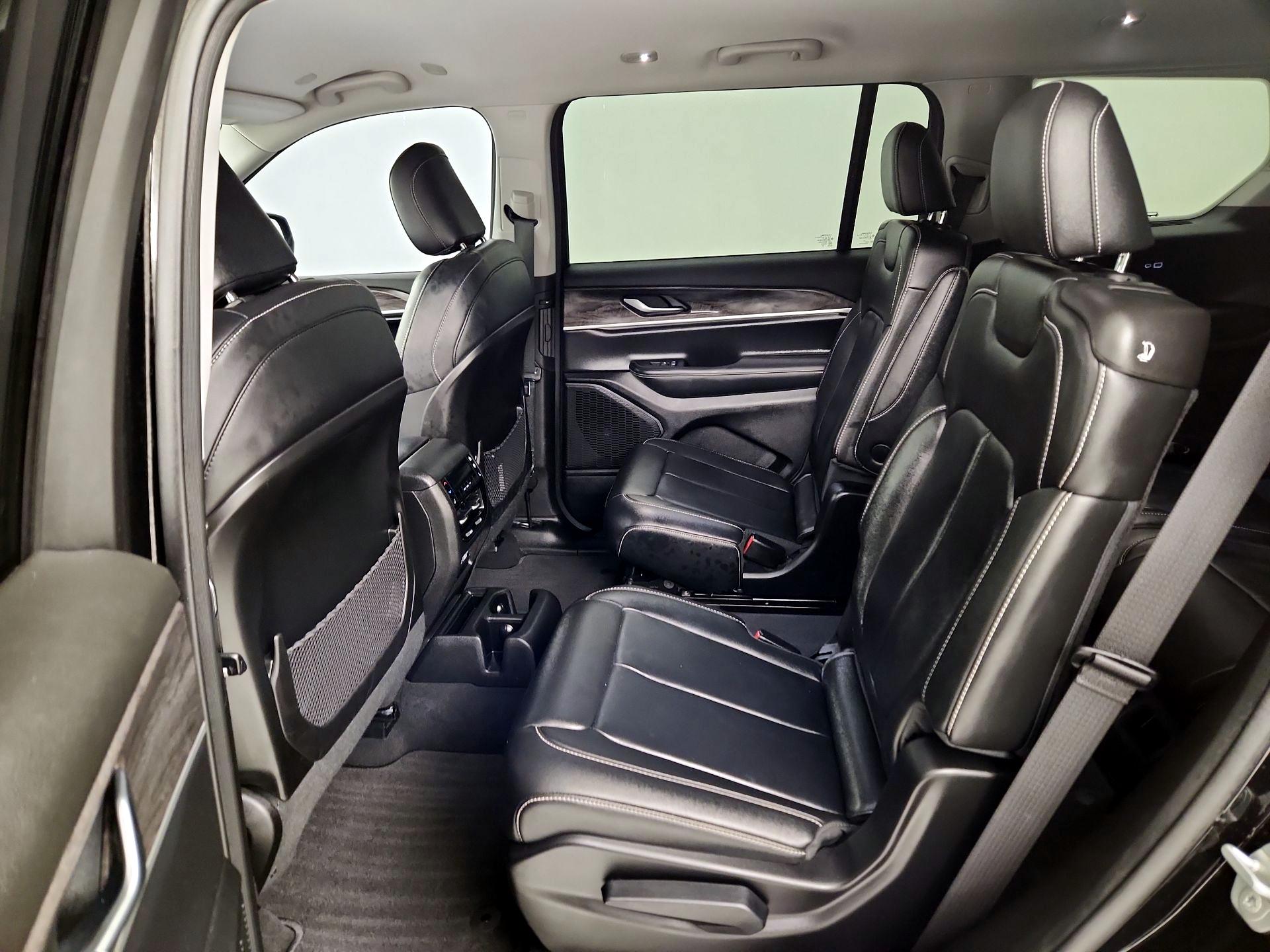 Thumbnail: 2023 Jeep Grand Cherokee L - 20