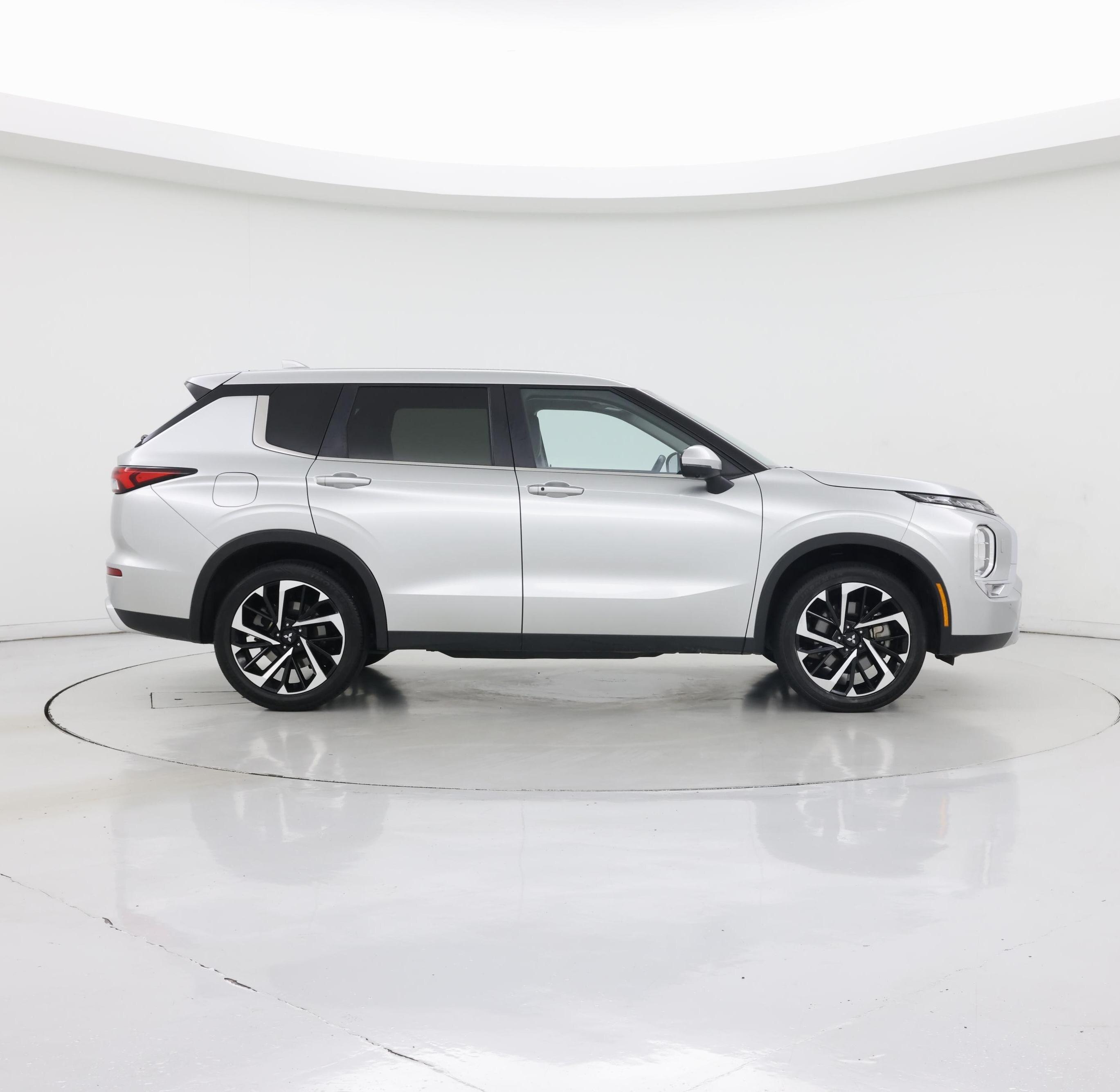 Thumbnail: 2024 Mitsubishi Outlander - 7