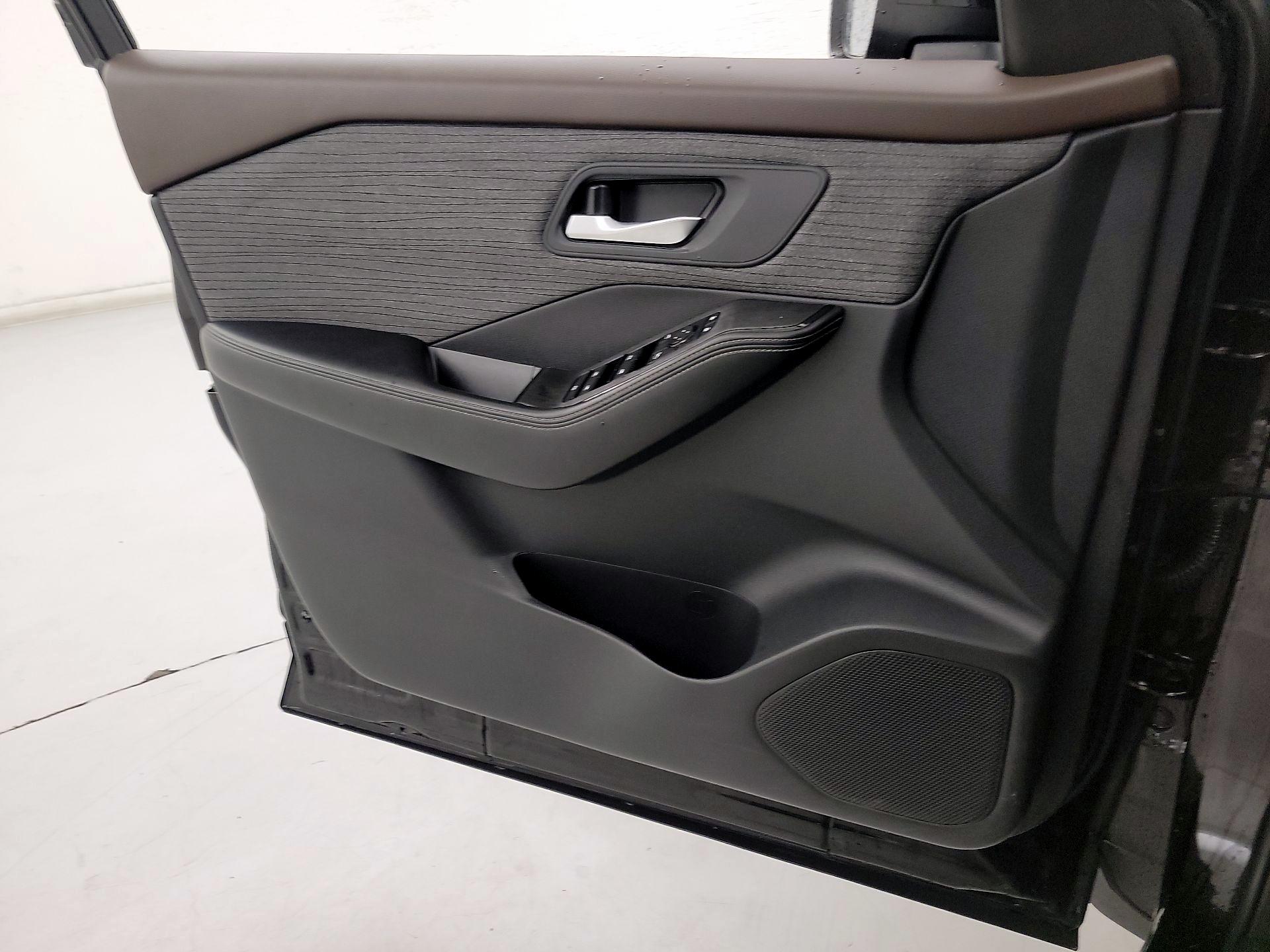 Thumbnail: 2023 Nissan Rogue - 12