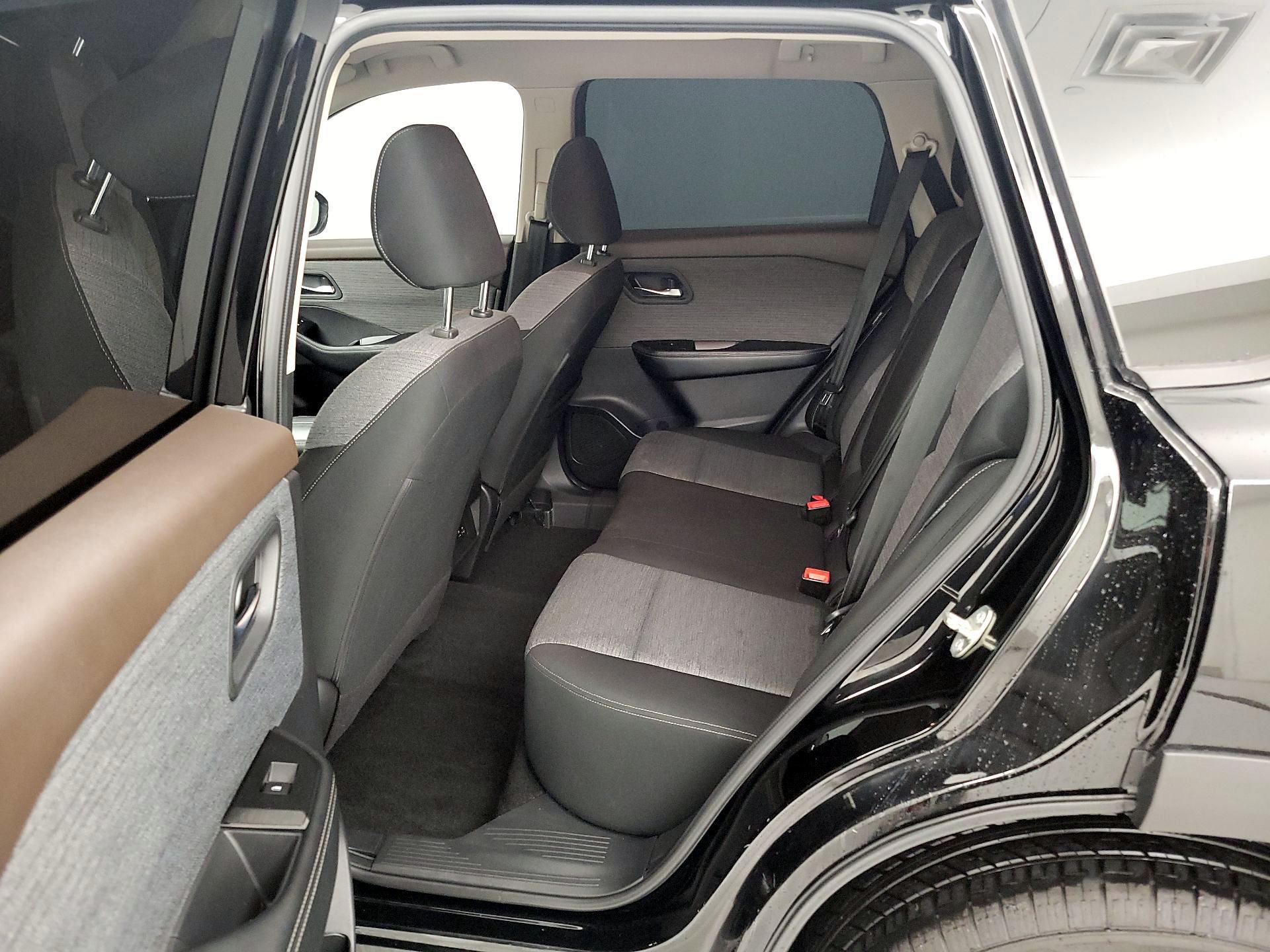 Thumbnail: 2023 Nissan Rogue - 19