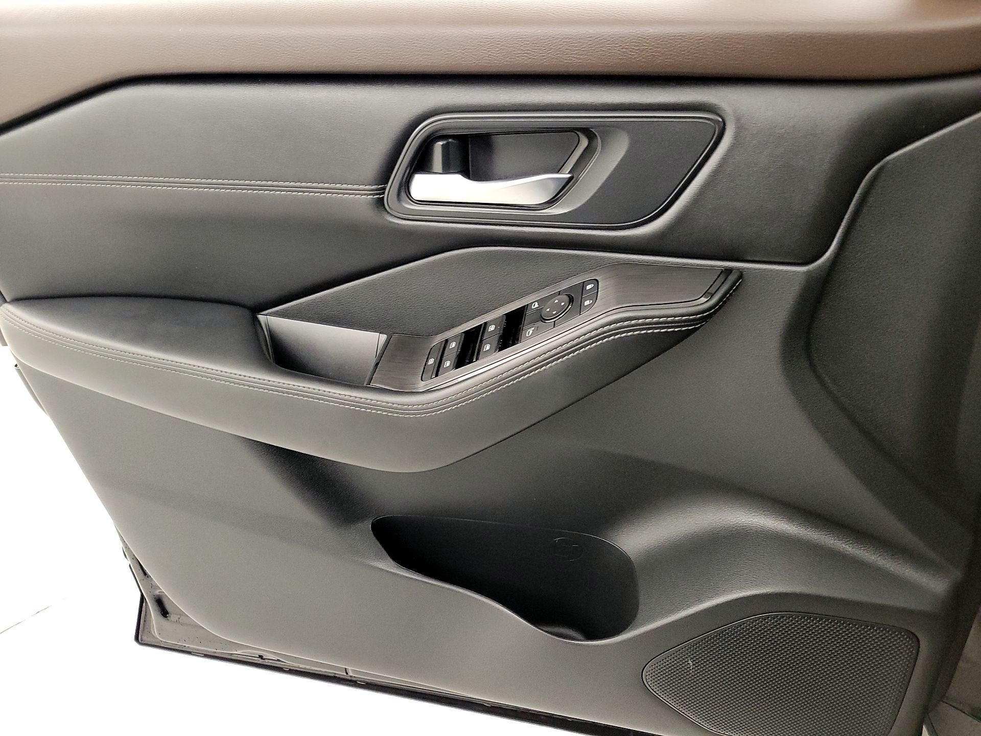 Thumbnail: 2023 Nissan Rogue - 12