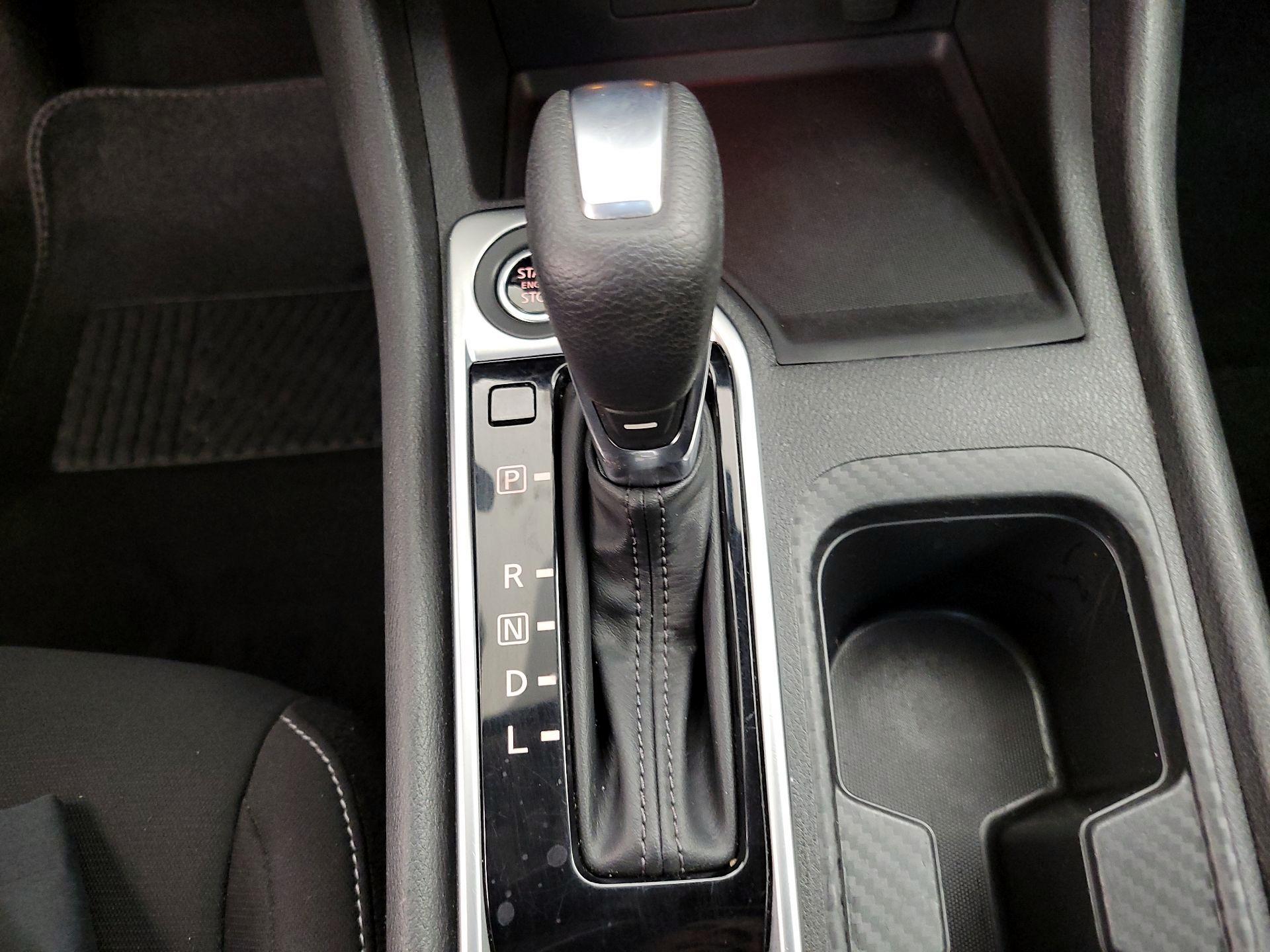 Thumbnail: 2022 Nissan Sentra - 17