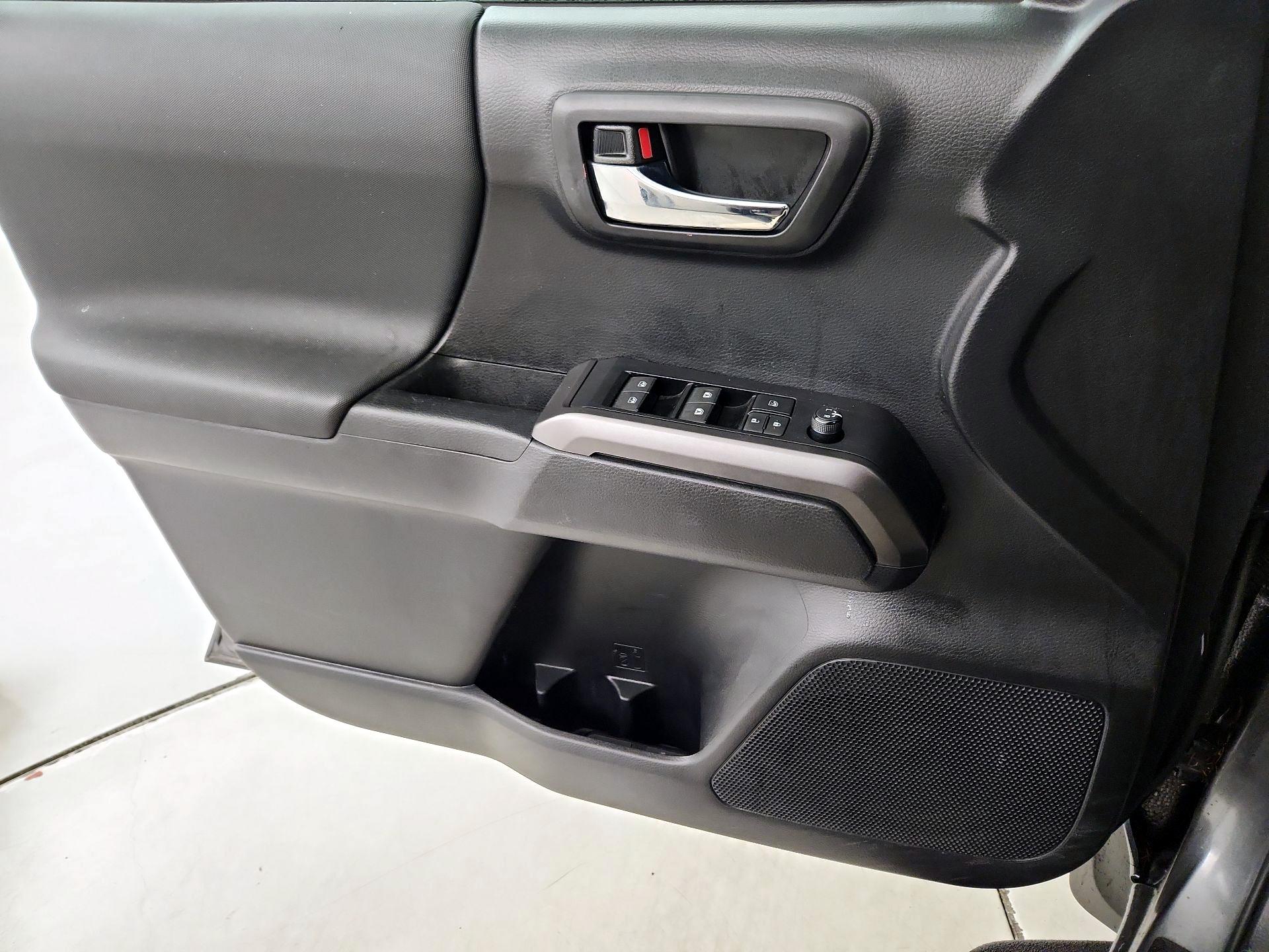 Thumbnail: 2021 Toyota Tacoma - 12