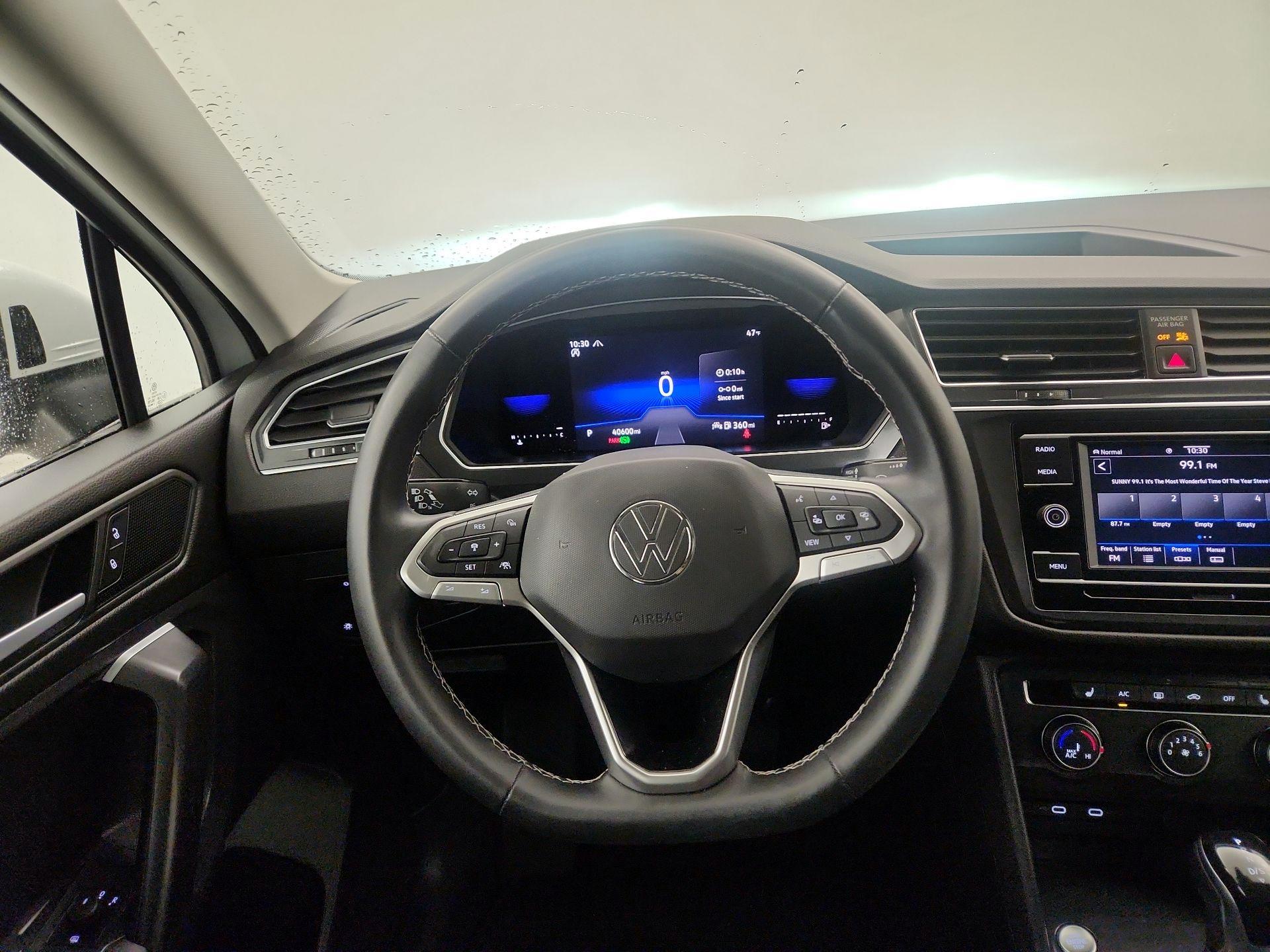 Thumbnail: 2022 Volkswagen Tiguan - 10