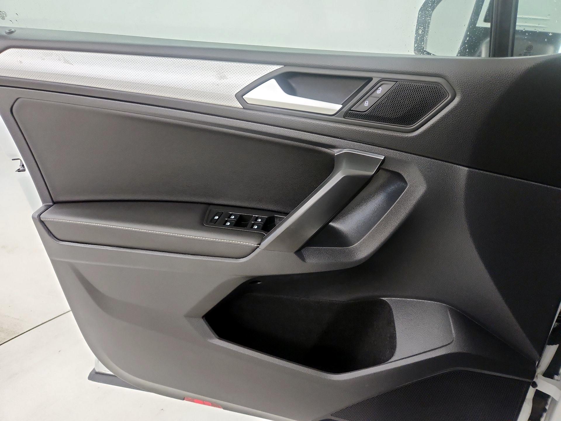 Thumbnail: 2022 Volkswagen Tiguan - 12