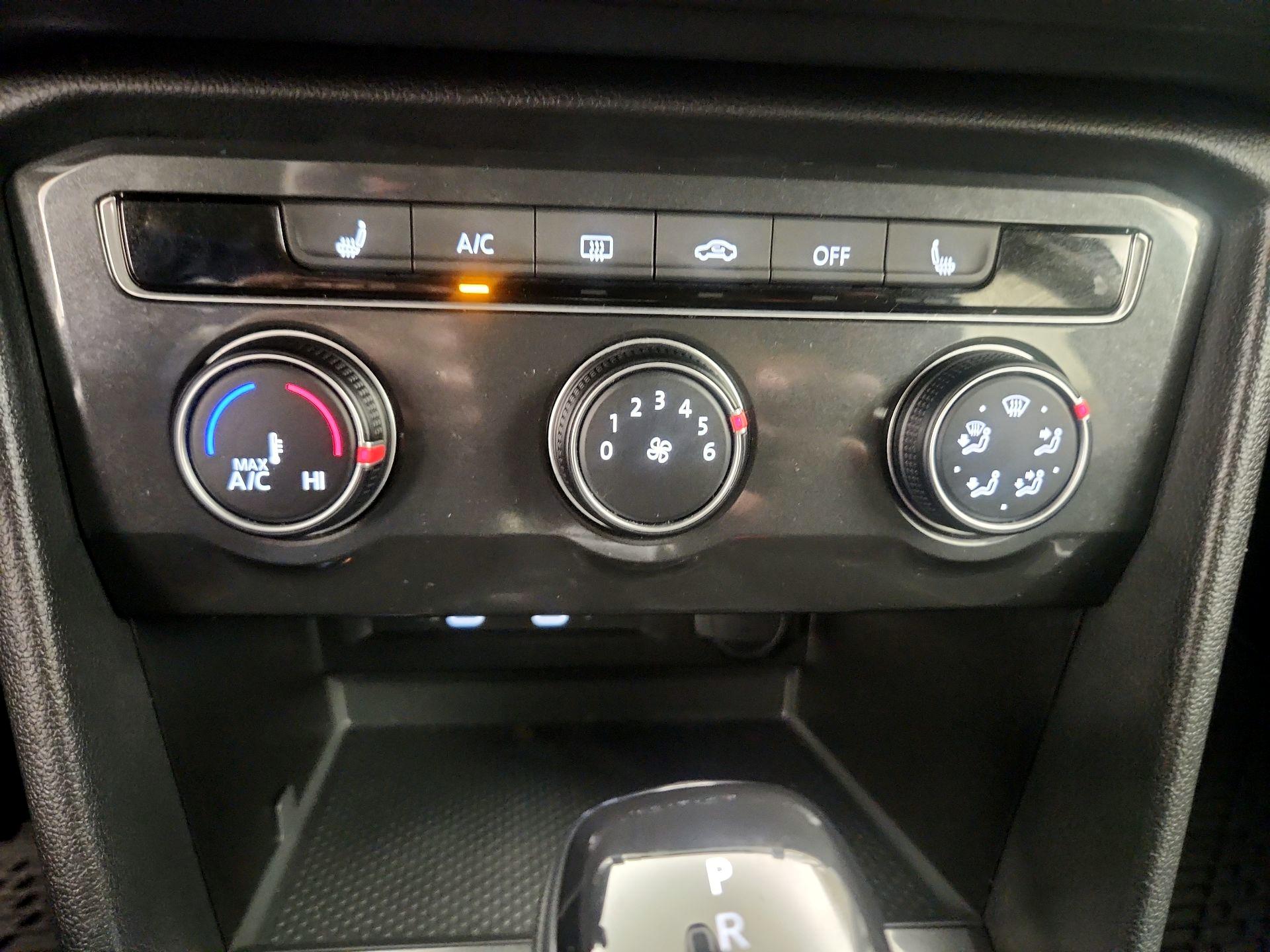 Thumbnail: 2022 Volkswagen Tiguan - 16