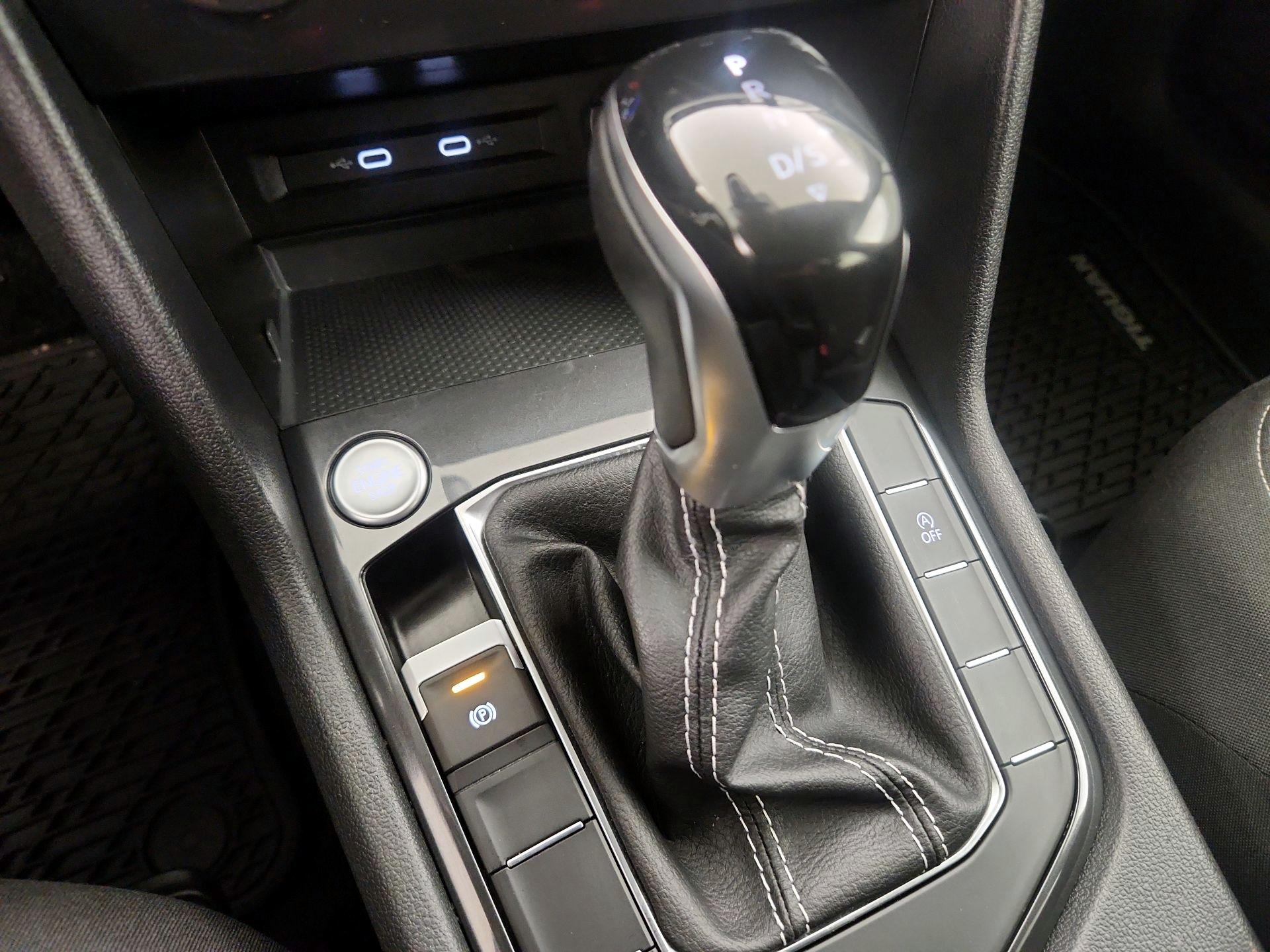 Thumbnail: 2022 Volkswagen Tiguan - 17