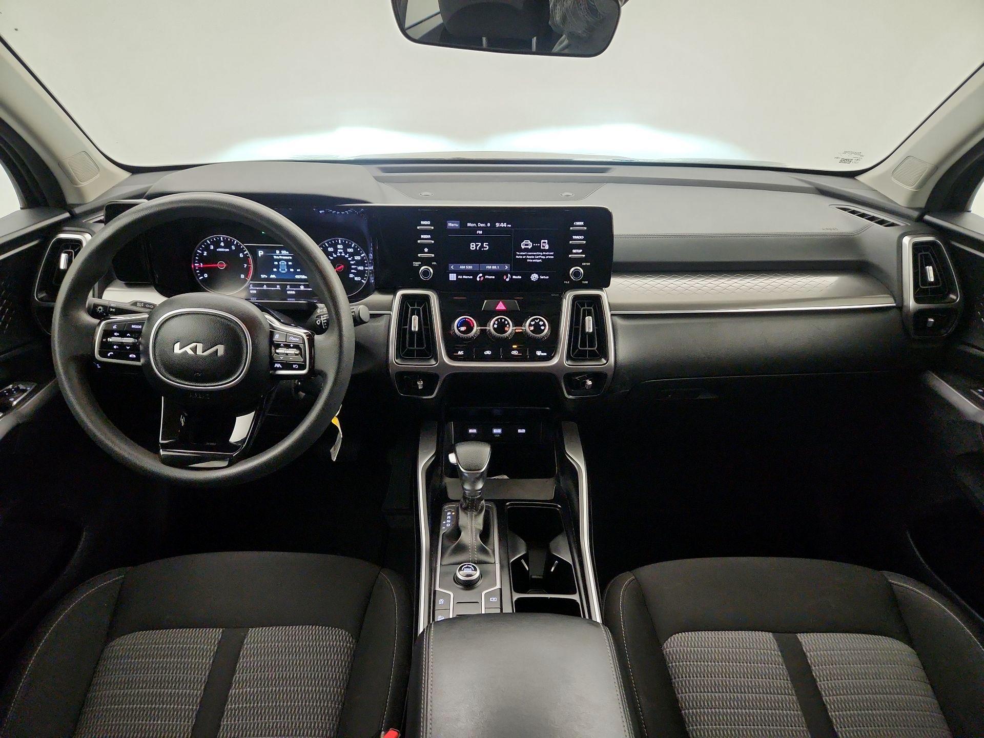 Thumbnail: 2023 Kia Sorento - 9