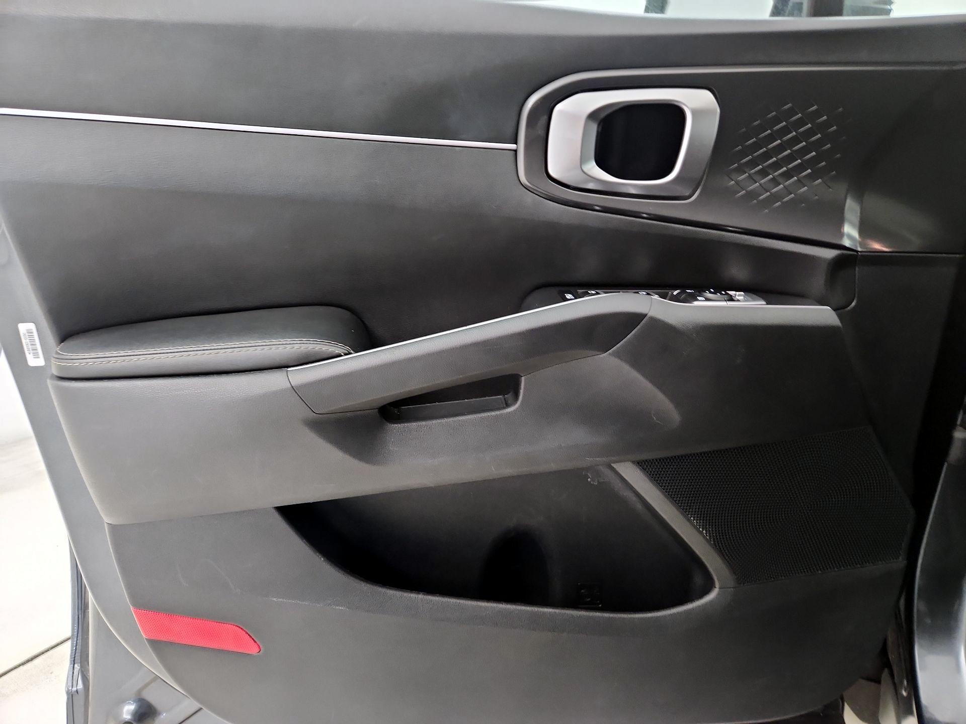 Thumbnail: 2023 Kia Sorento - 12