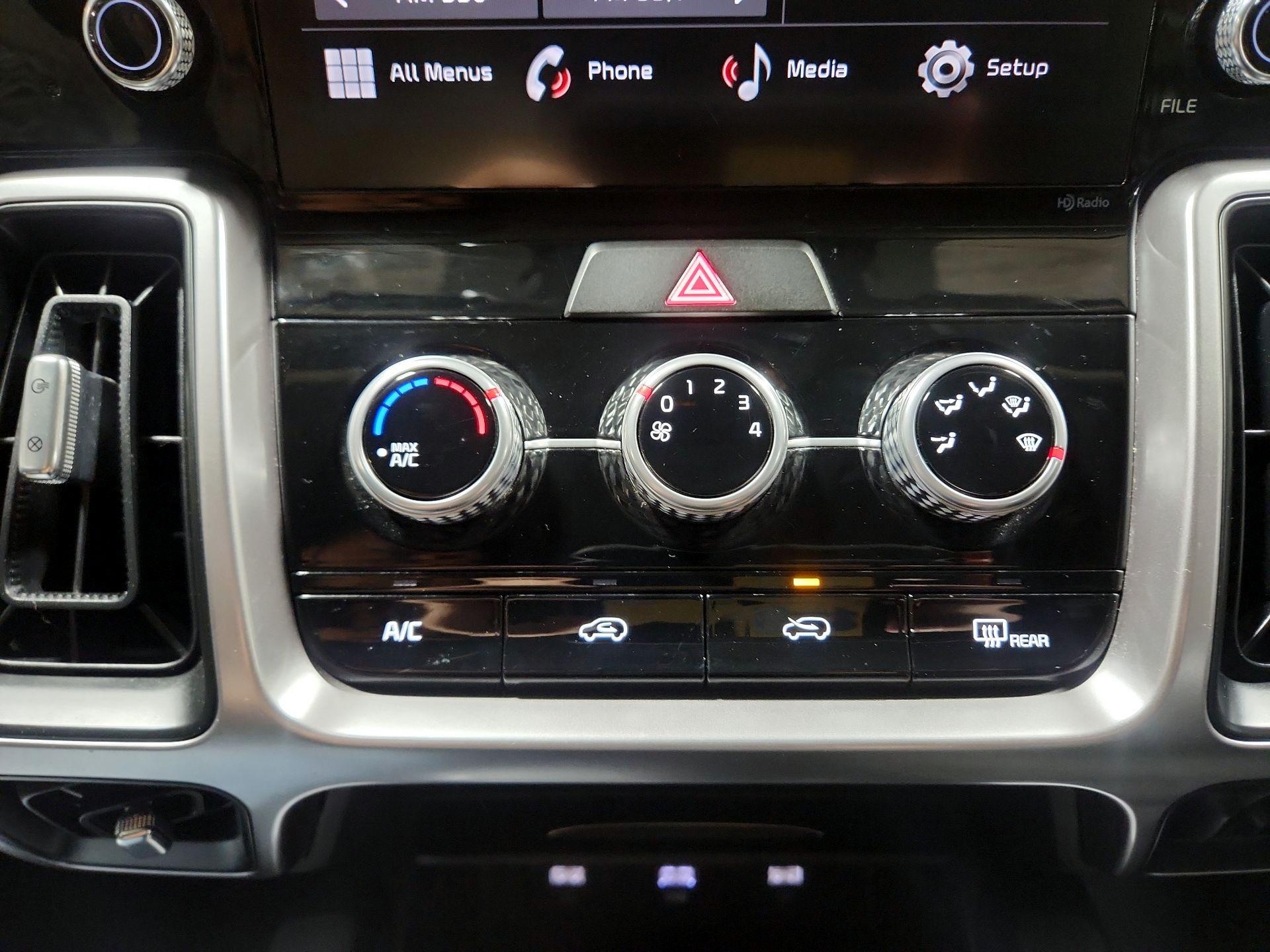 Thumbnail: 2023 Kia Sorento - 14