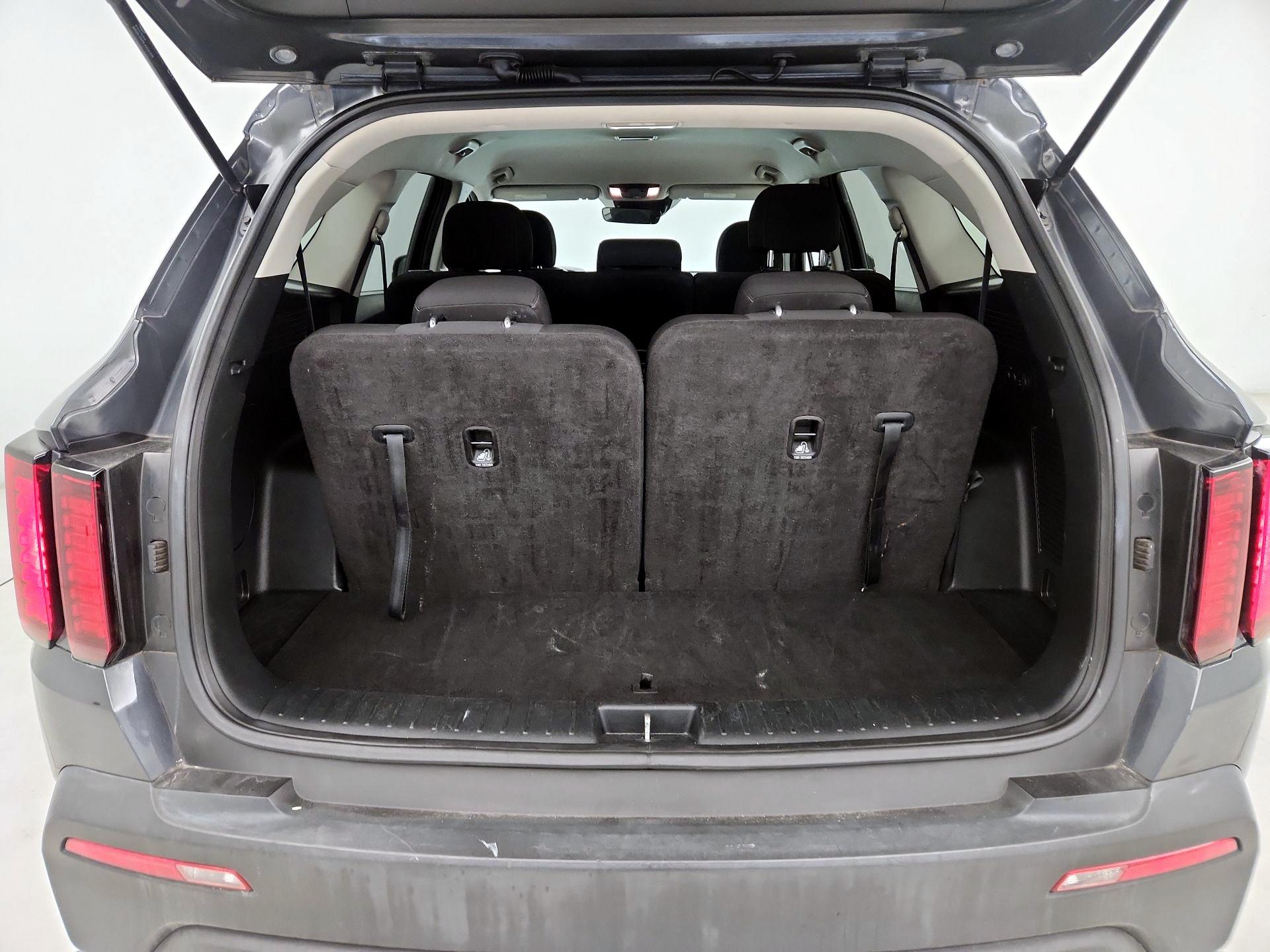 Thumbnail: 2023 Kia Sorento - 16