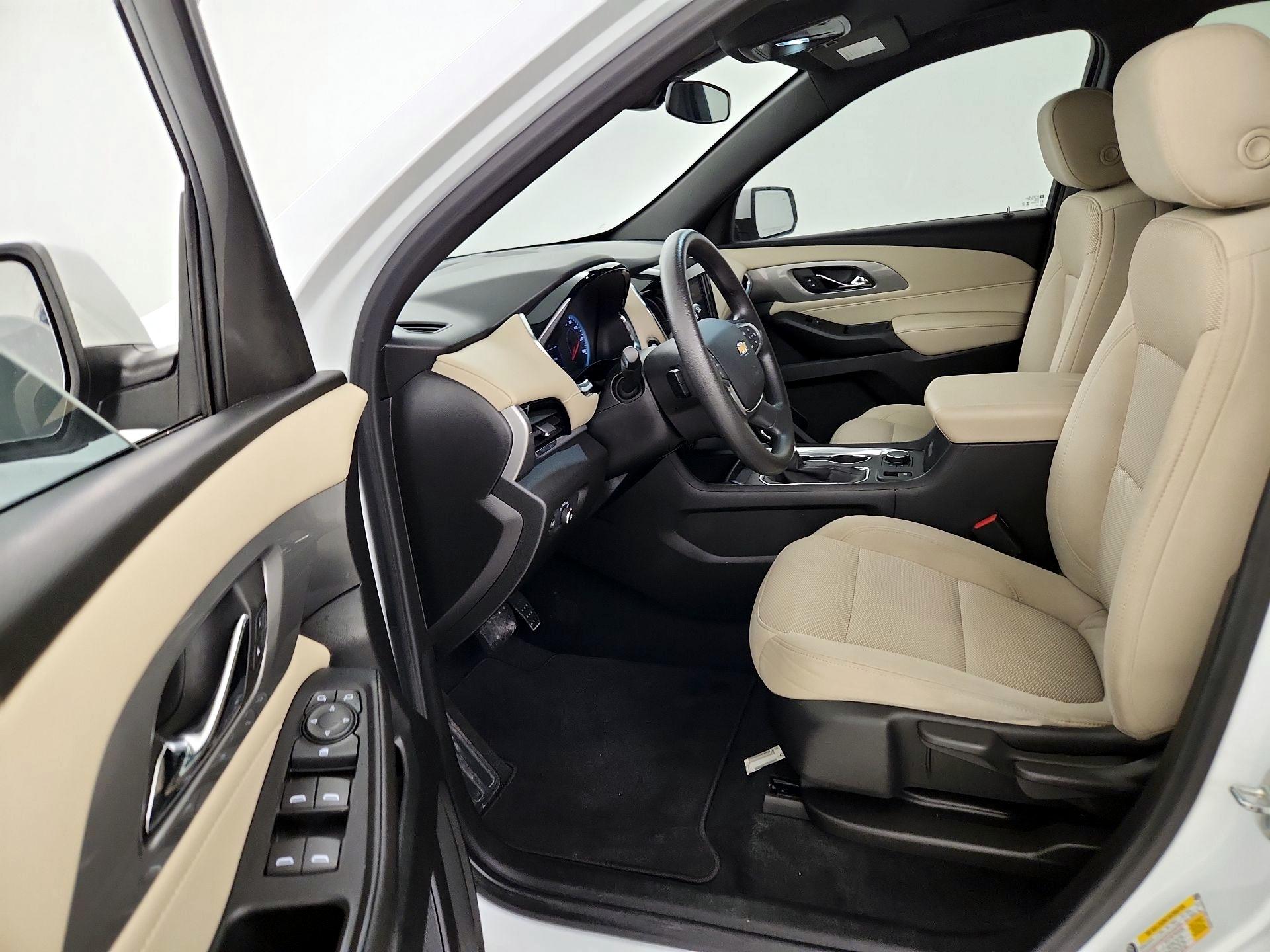 Thumbnail: 2023 Chevrolet Traverse - 11