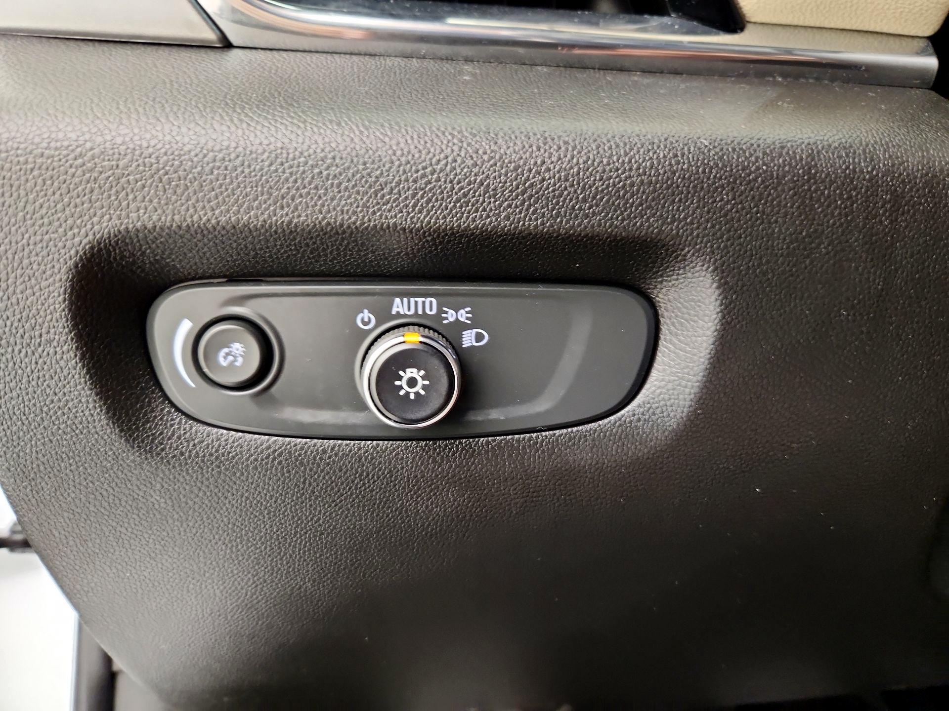 Thumbnail: 2023 Chevrolet Traverse - 13