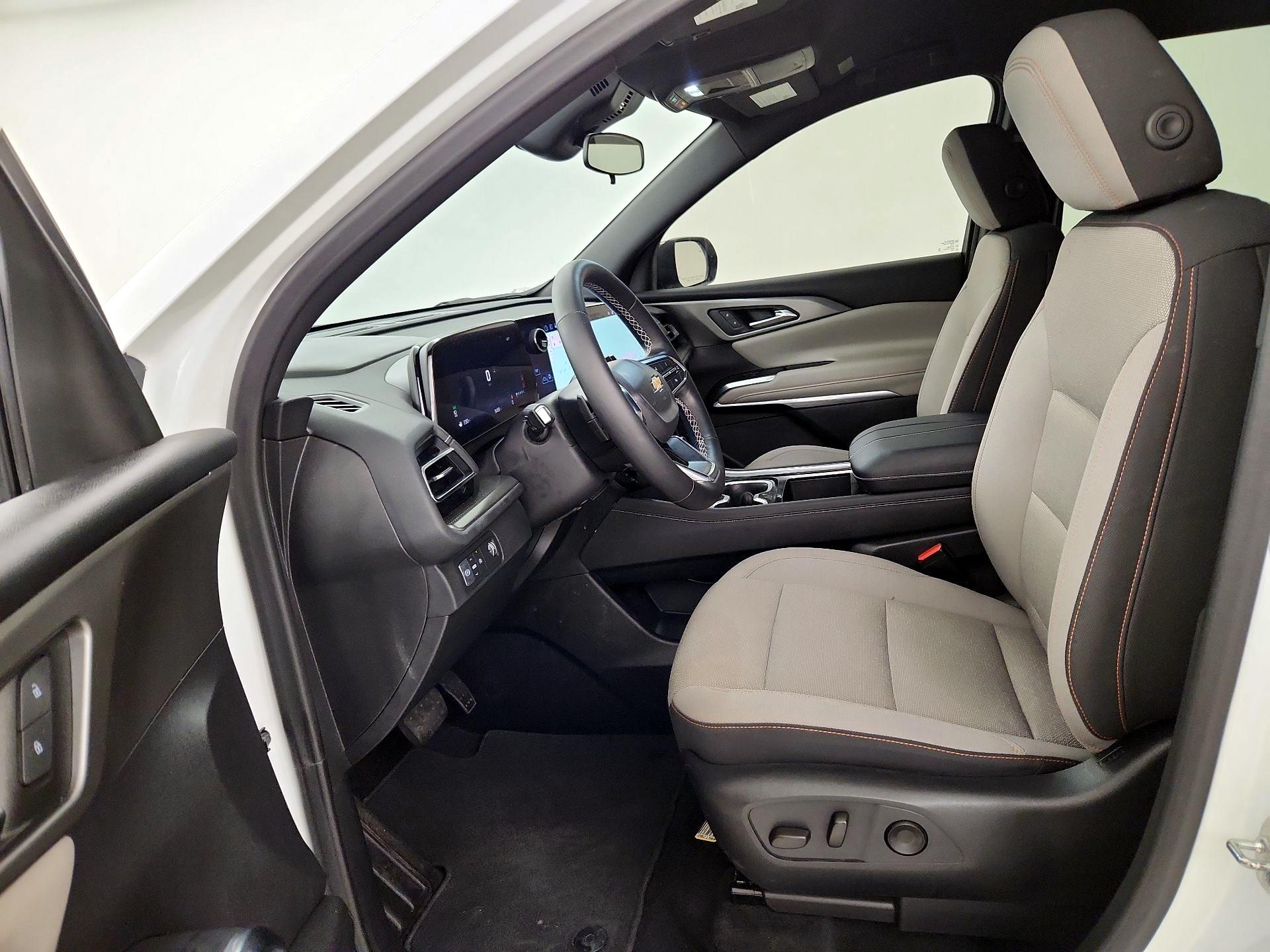 Thumbnail: 2025 Chevrolet Traverse - 11