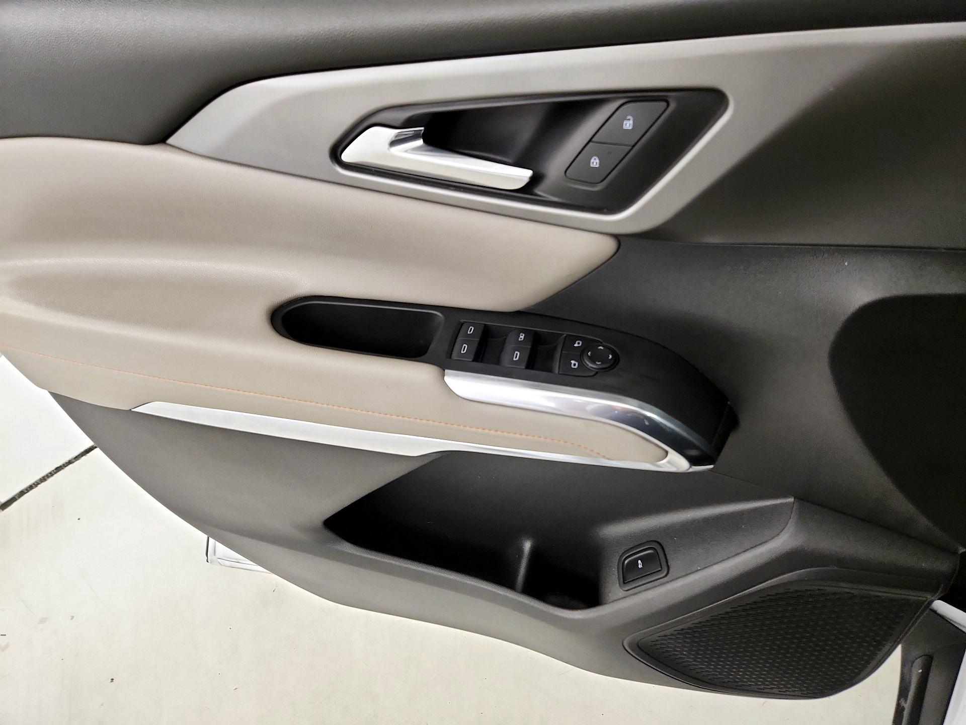 Thumbnail: 2025 Chevrolet Traverse - 12