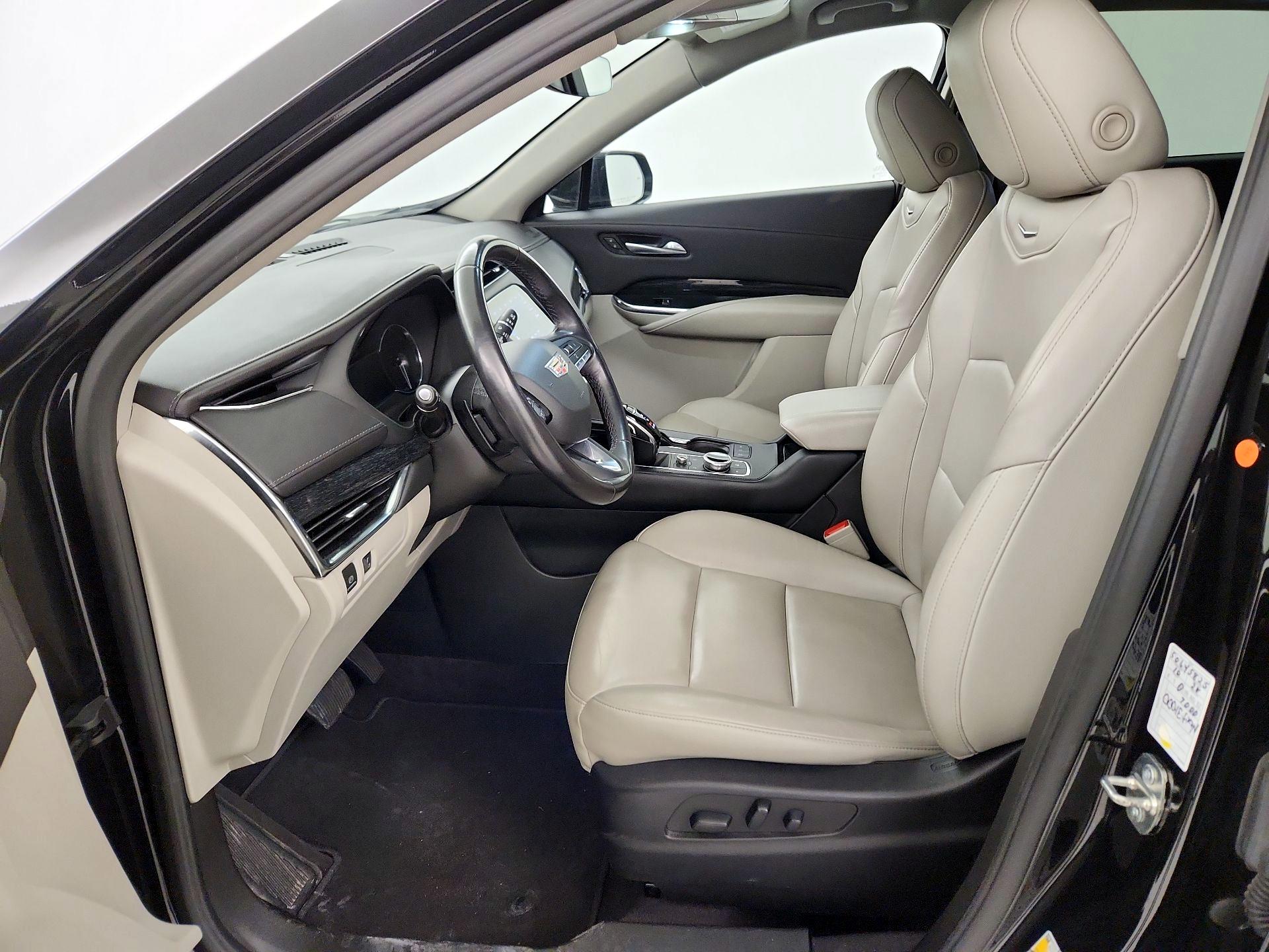 Thumbnail: 2023 Cadillac XT4 - 11