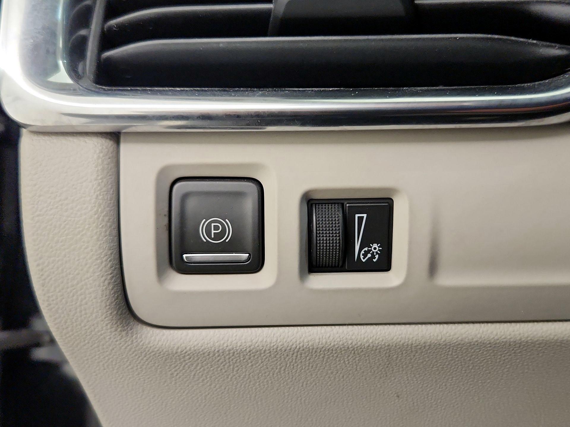 Thumbnail: 2023 Cadillac XT4 - 13