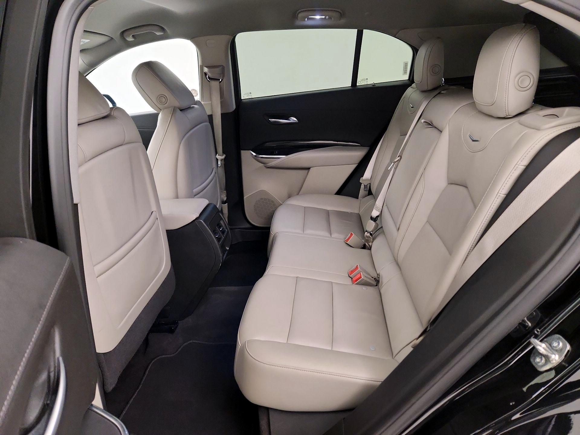 Thumbnail: 2023 Cadillac XT4 - 19