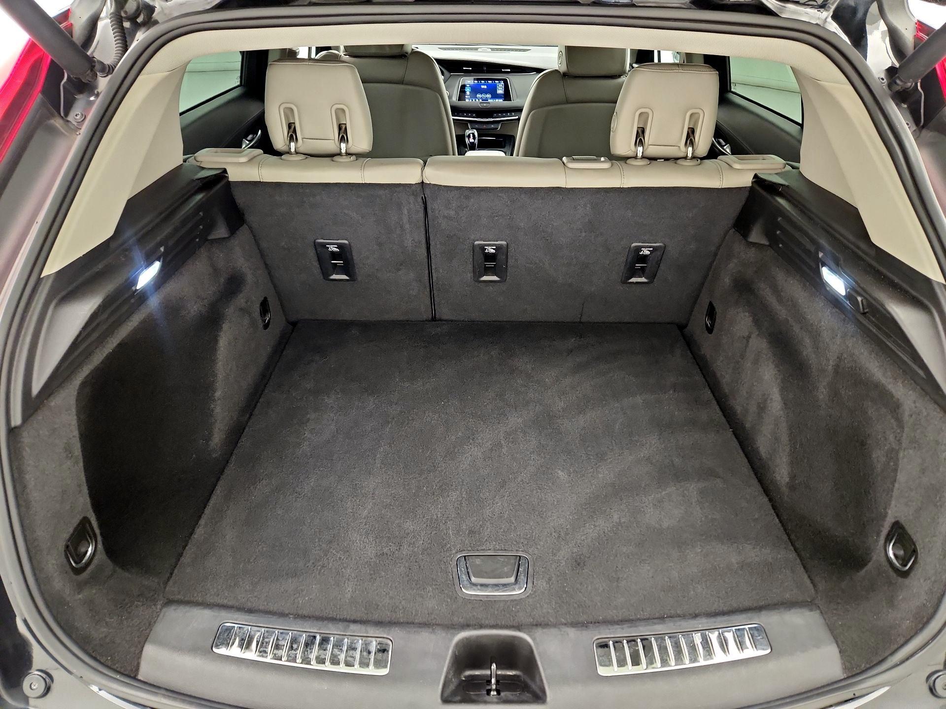 Thumbnail: 2023 Cadillac XT4 - 20