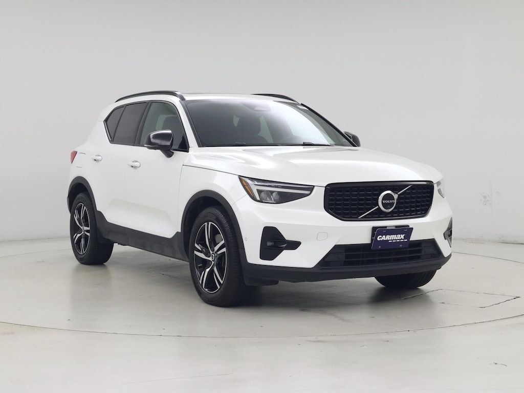 Volvo XC40 B5 Plus Dark Theme AWD