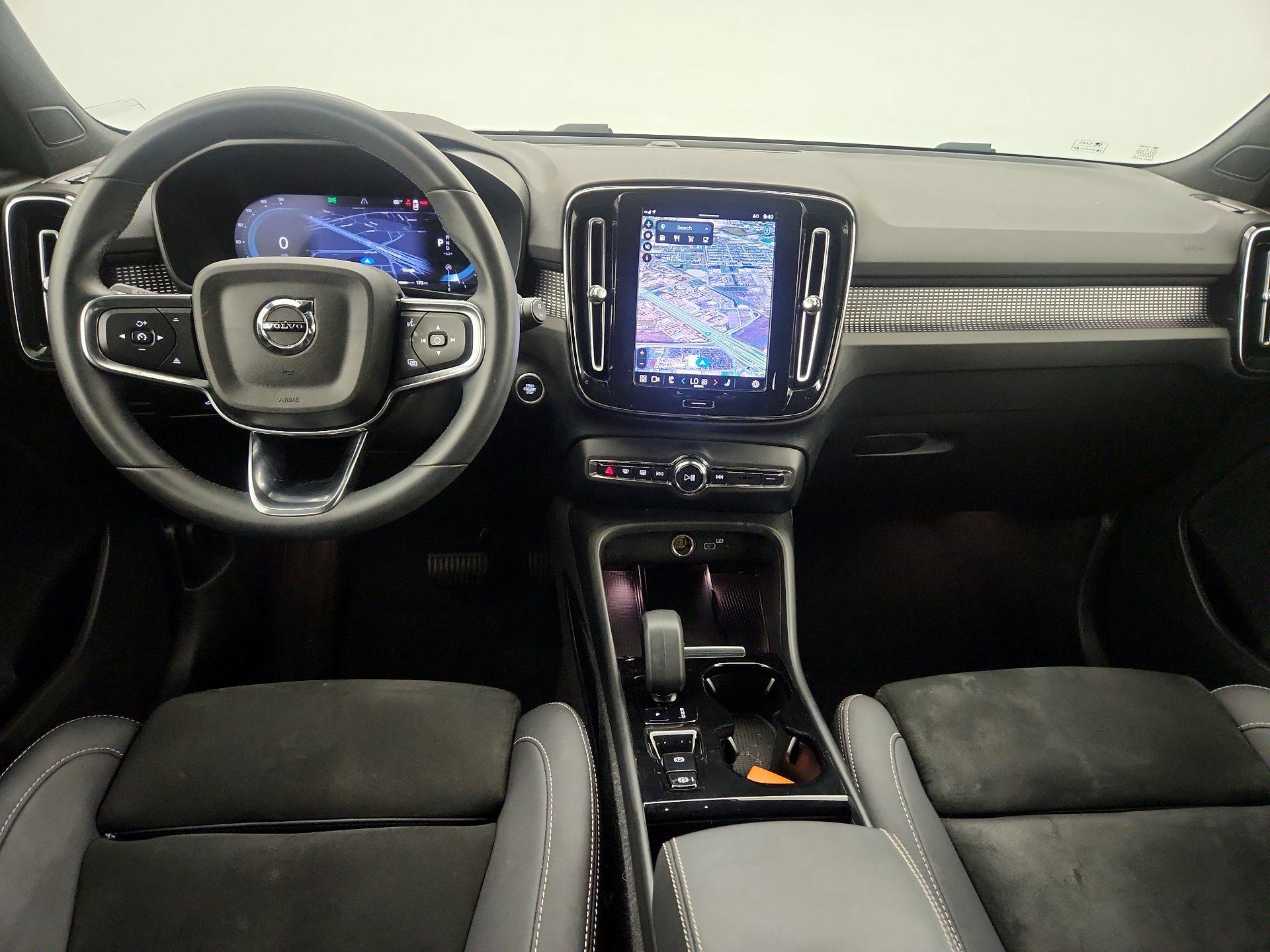 Thumbnail: 2023 Volvo XC40 - 9