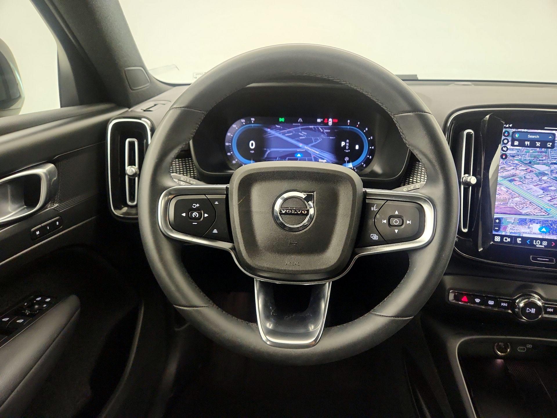 Thumbnail: 2023 Volvo XC40 - 10