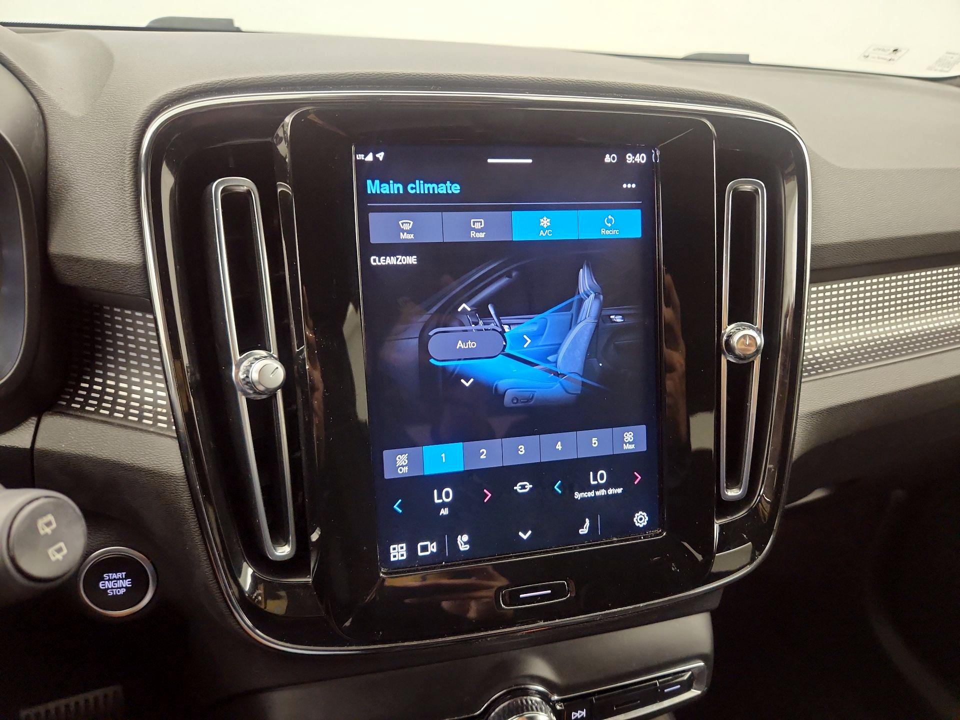 Thumbnail: 2023 Volvo XC40 - 17