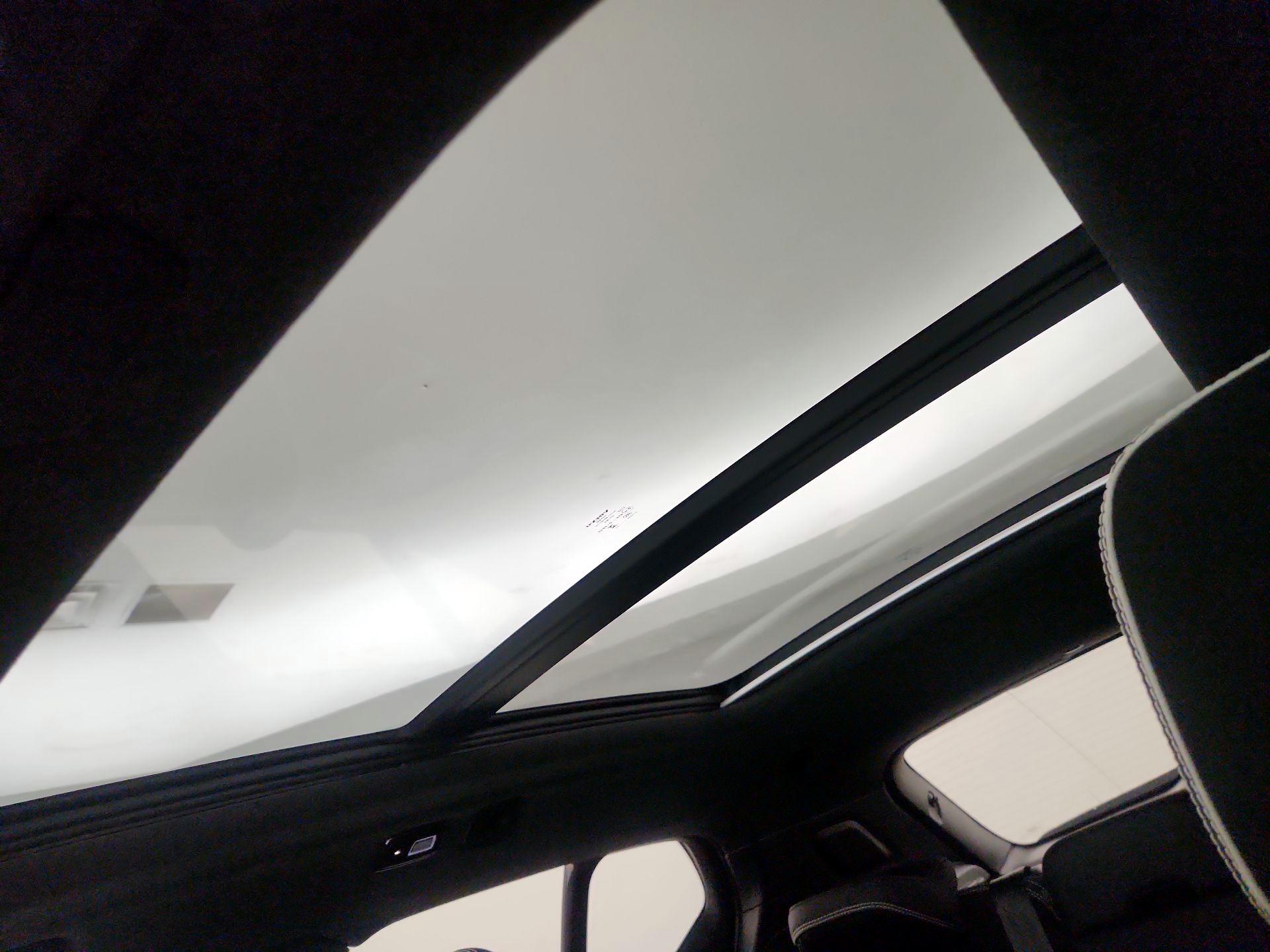 Thumbnail: 2023 Volvo XC40 - 20