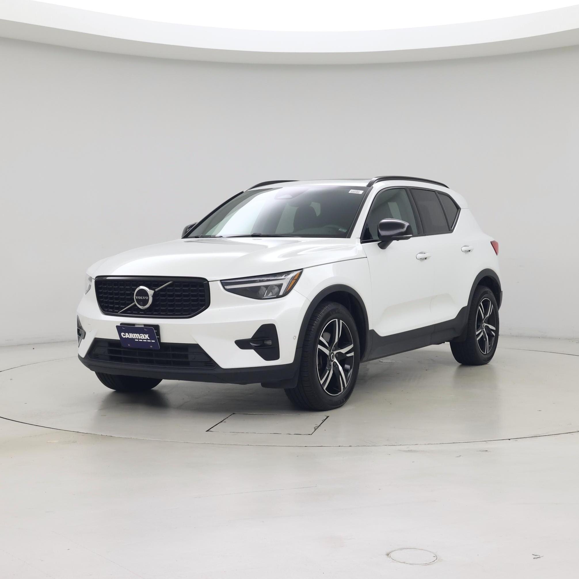 Thumbnail: 2023 Volvo XC40 - 4