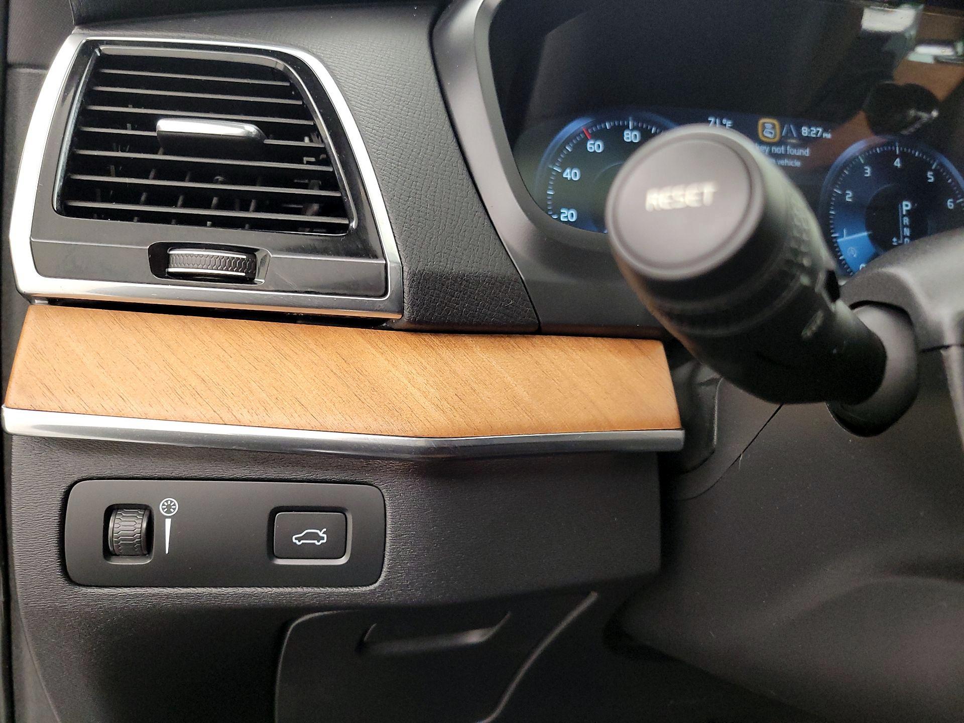 Thumbnail: 2022 Volvo XC90 - 13