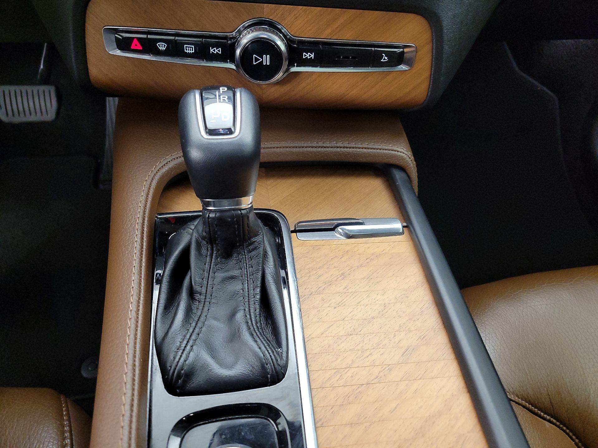 Thumbnail: 2022 Volvo XC90 - 18