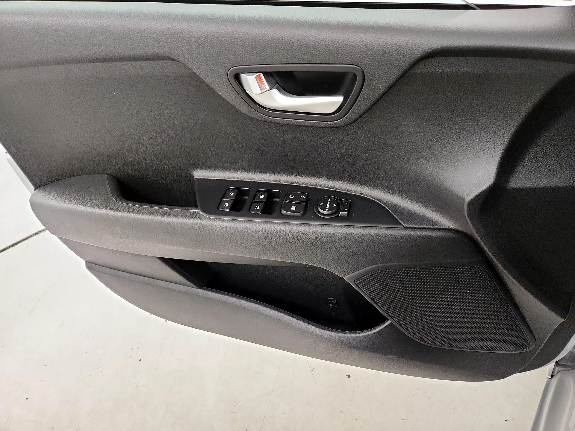 Thumbnail: 2020 Kia Rio - 12