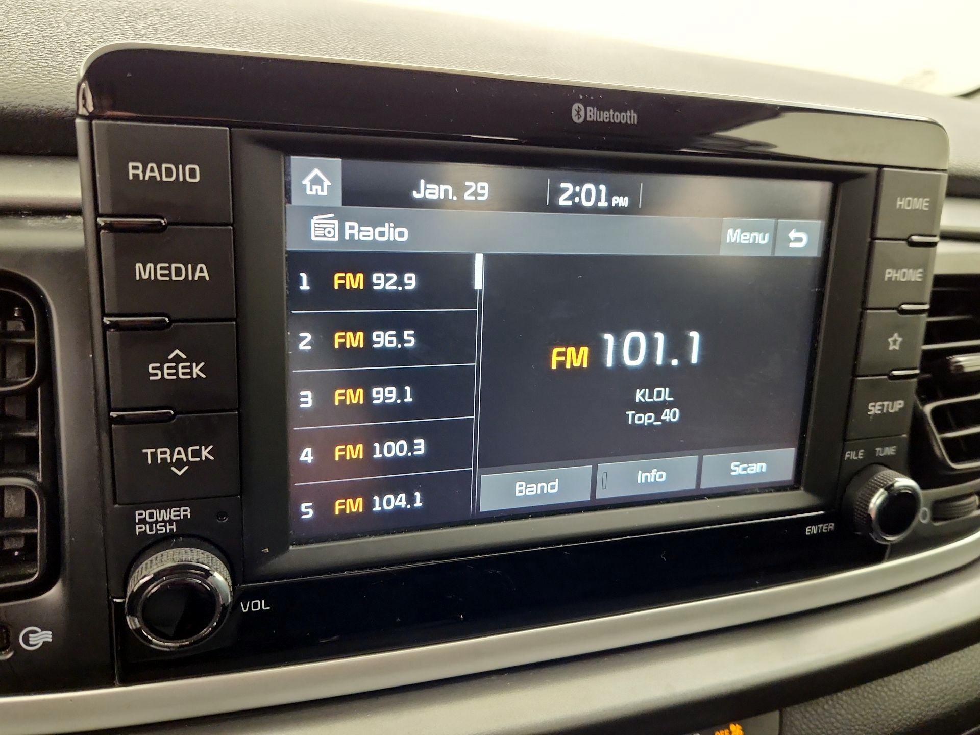 Thumbnail: 2020 Kia Rio - 15