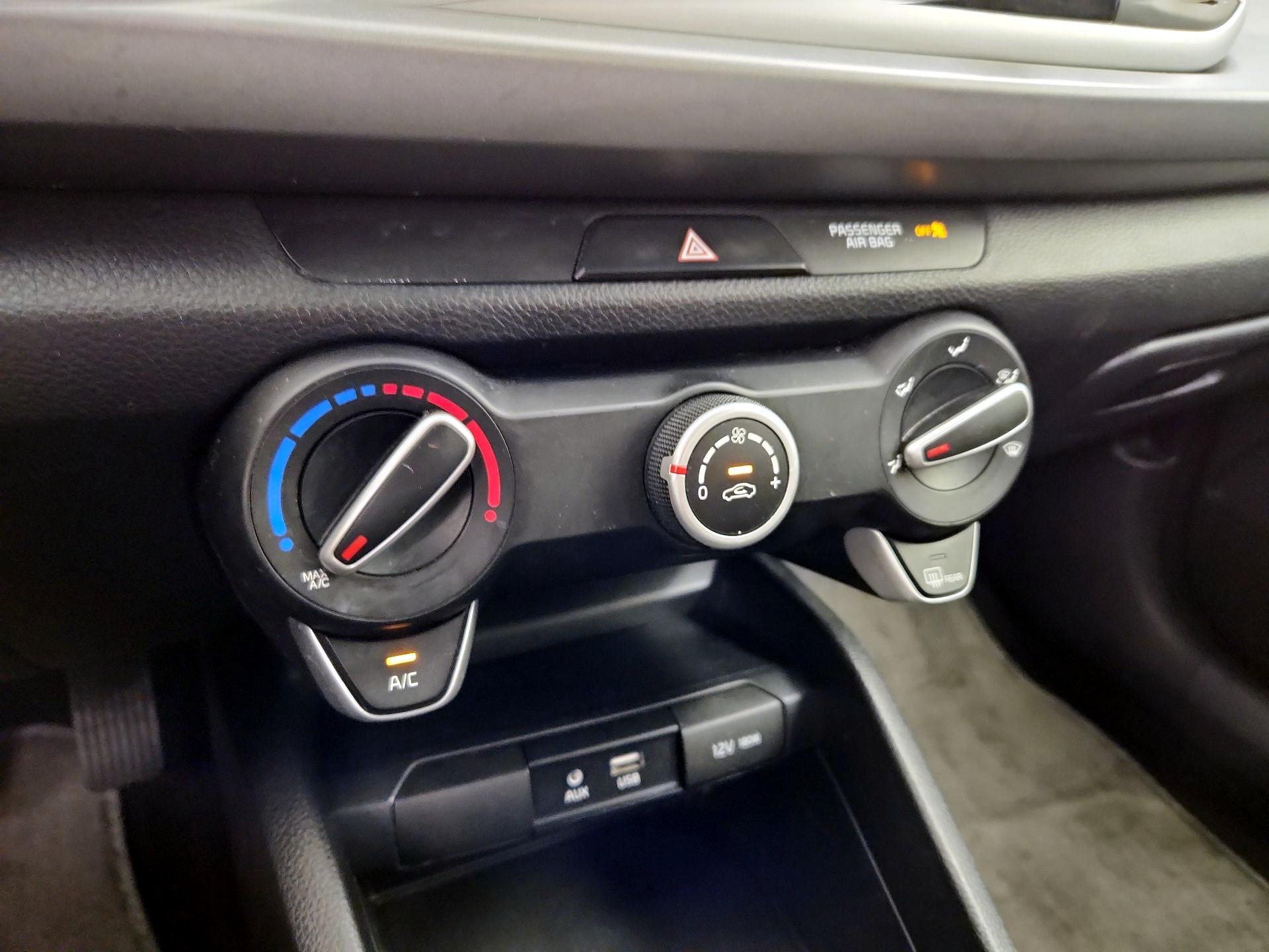 Thumbnail: 2020 Kia Rio - 16