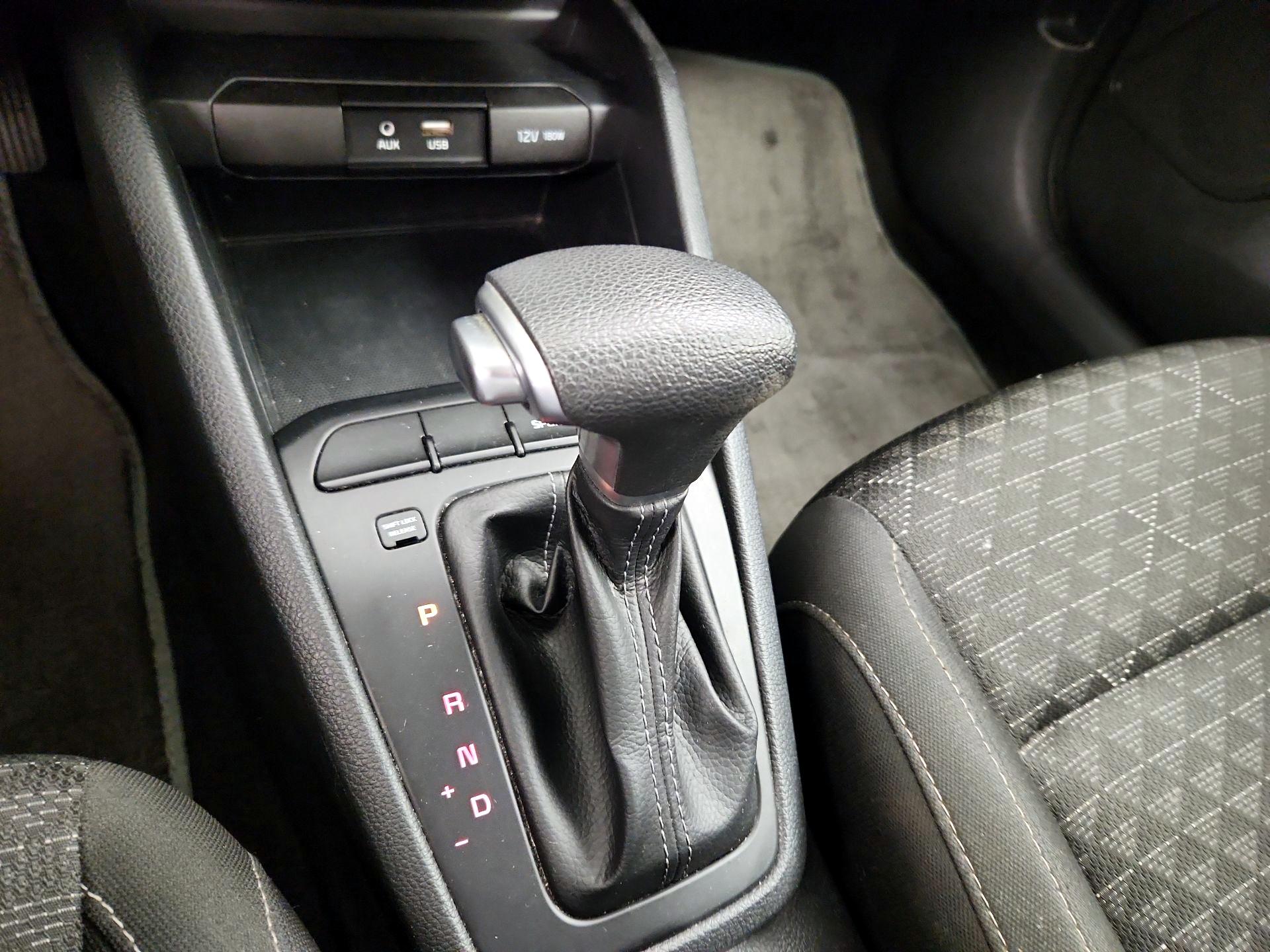 Thumbnail: 2020 Kia Rio - 17