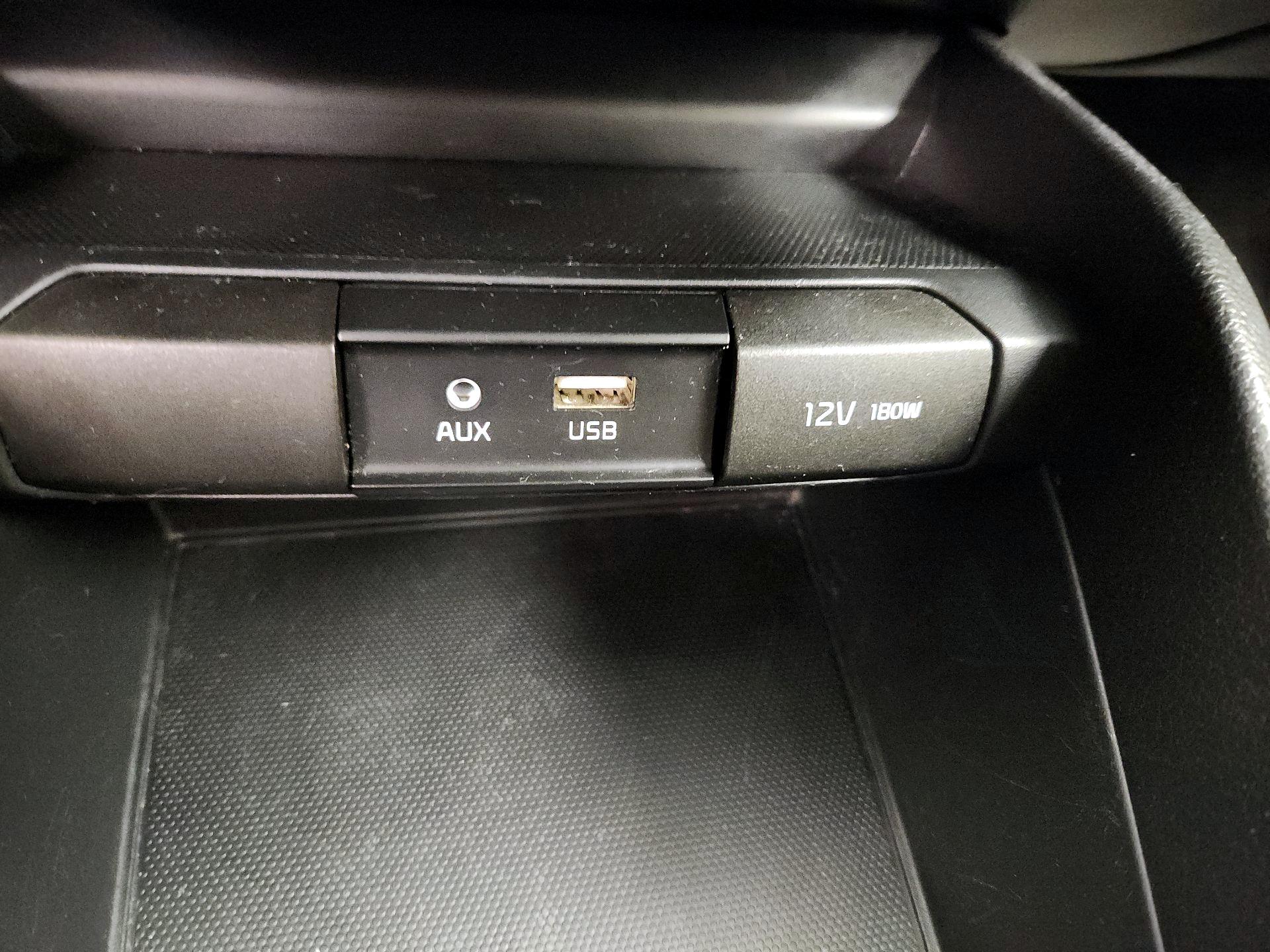 Thumbnail: 2020 Kia Rio - 18