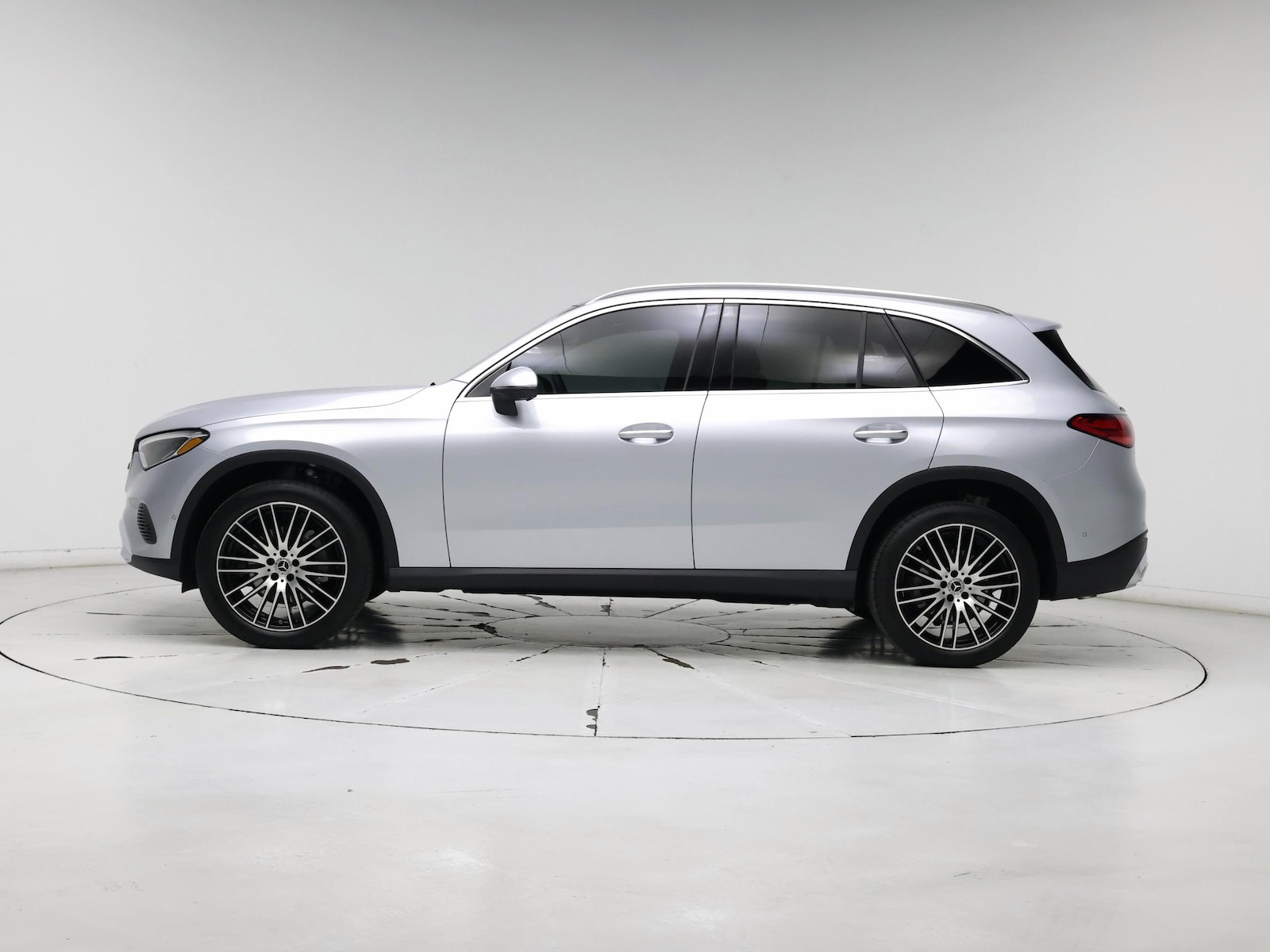2025 Mercedes-Benz GLC Base - Photo 4