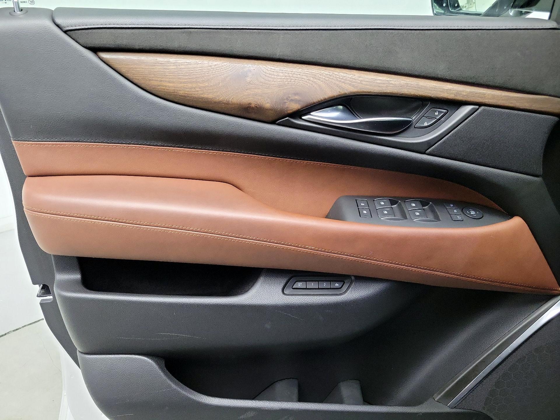 Thumbnail: 2016 Cadillac Escalade - 12