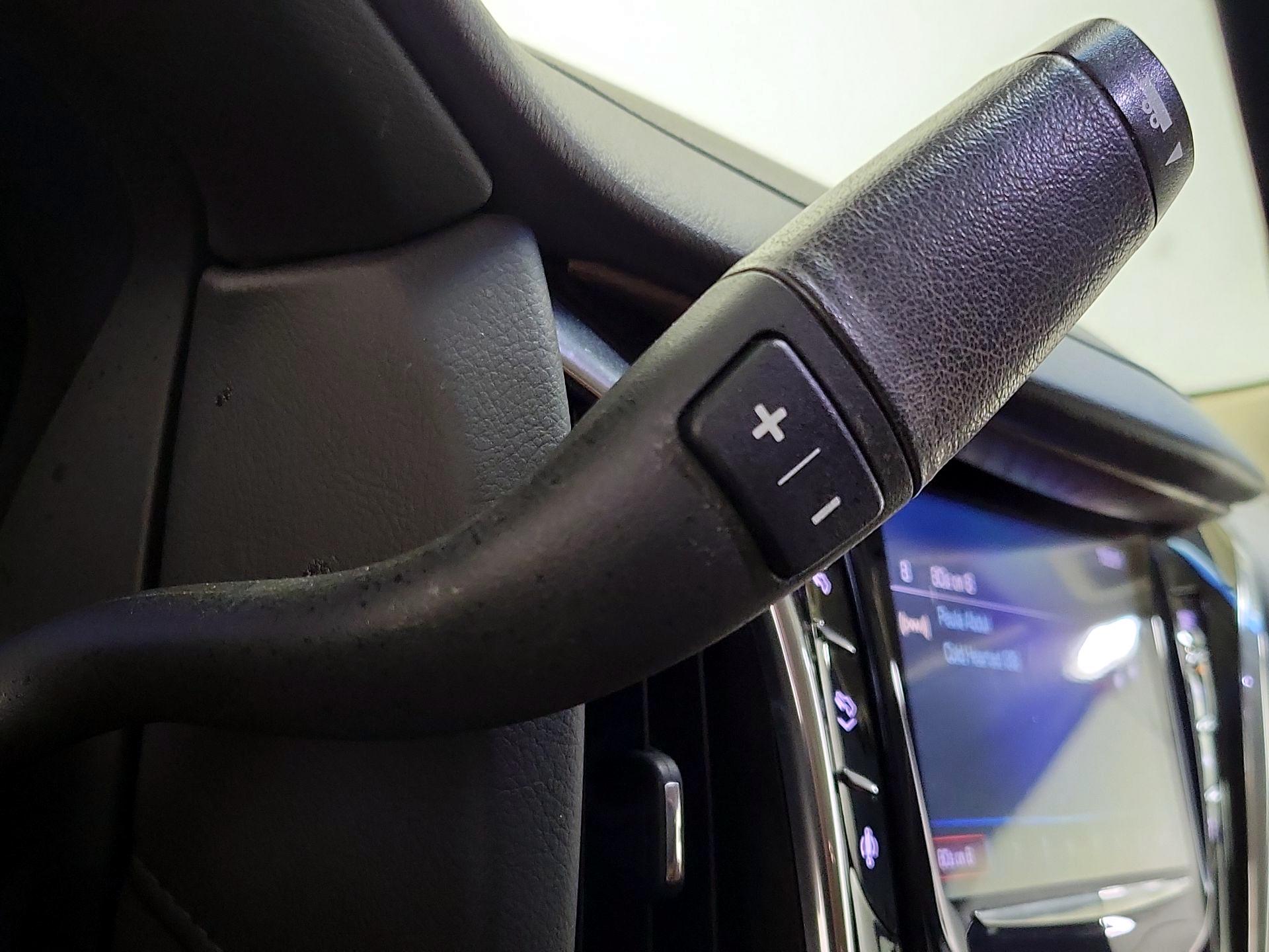 Thumbnail: 2016 Cadillac Escalade - 17