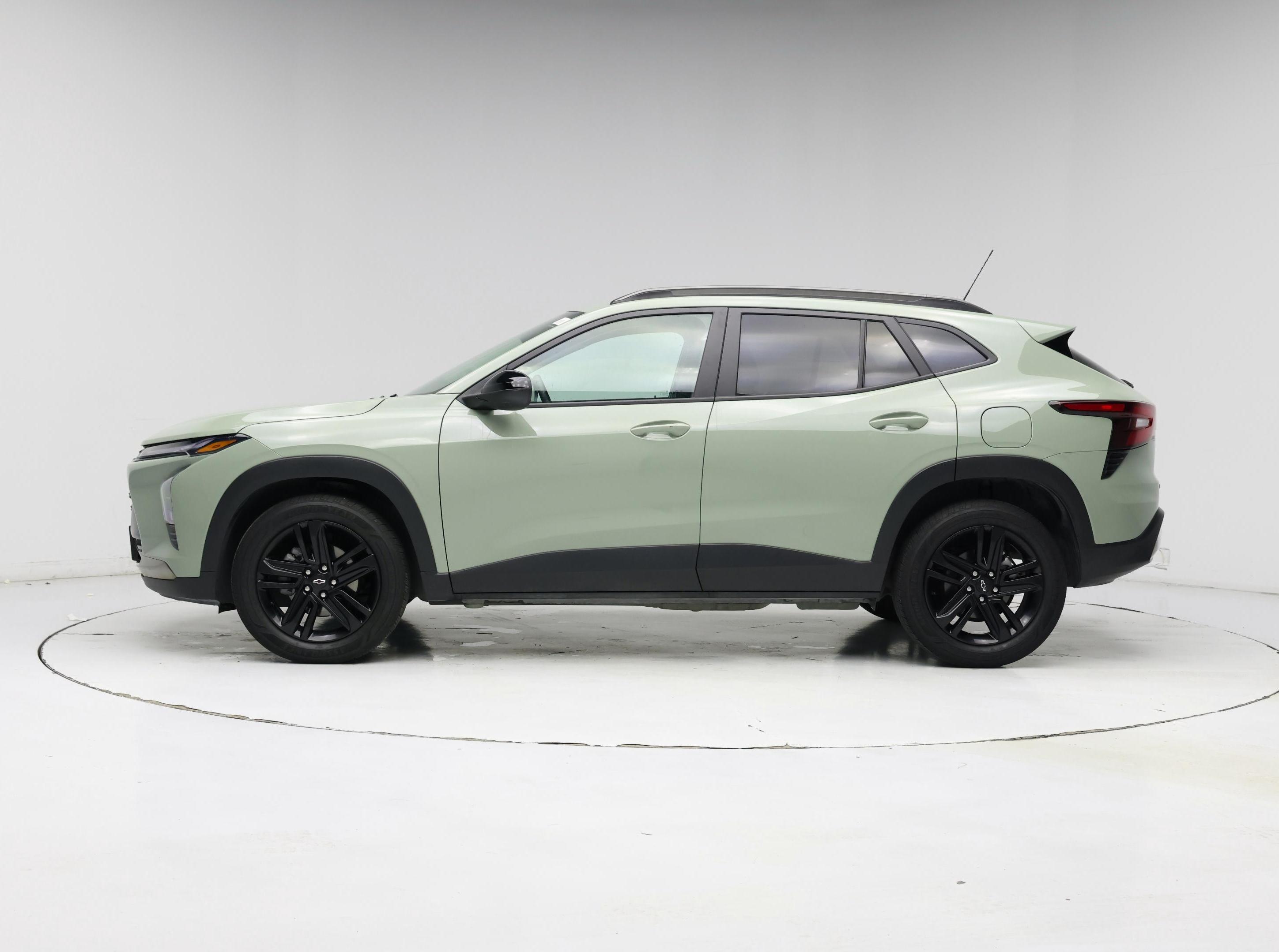 Thumbnail: 2025 Chevrolet Trax - 3