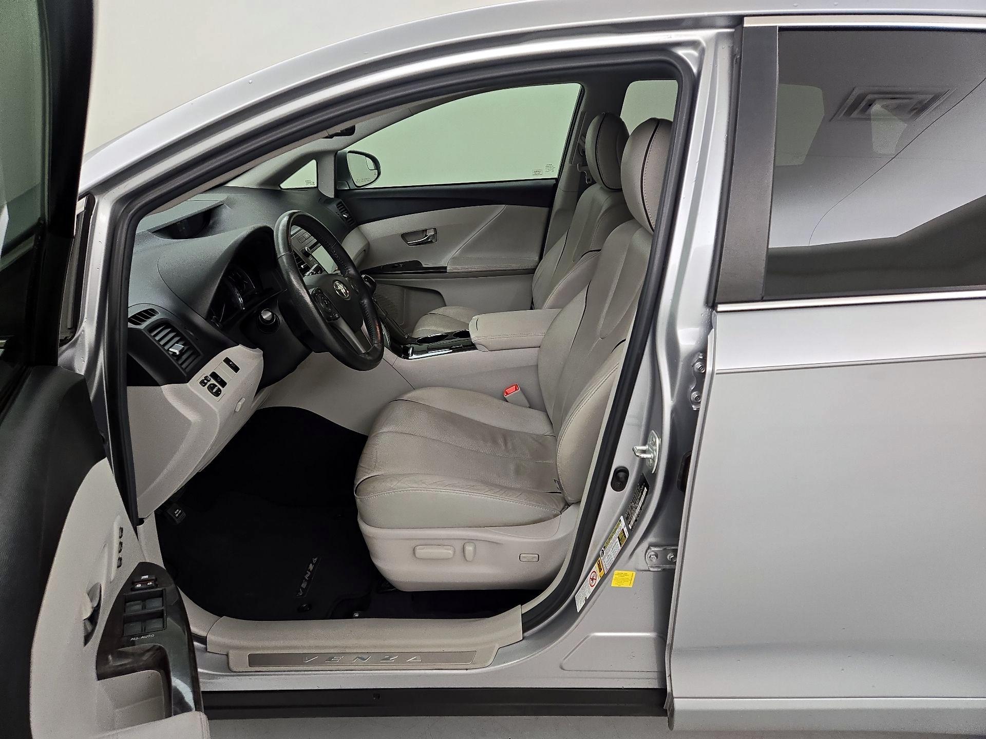 Thumbnail: 2015 Toyota Venza - 11