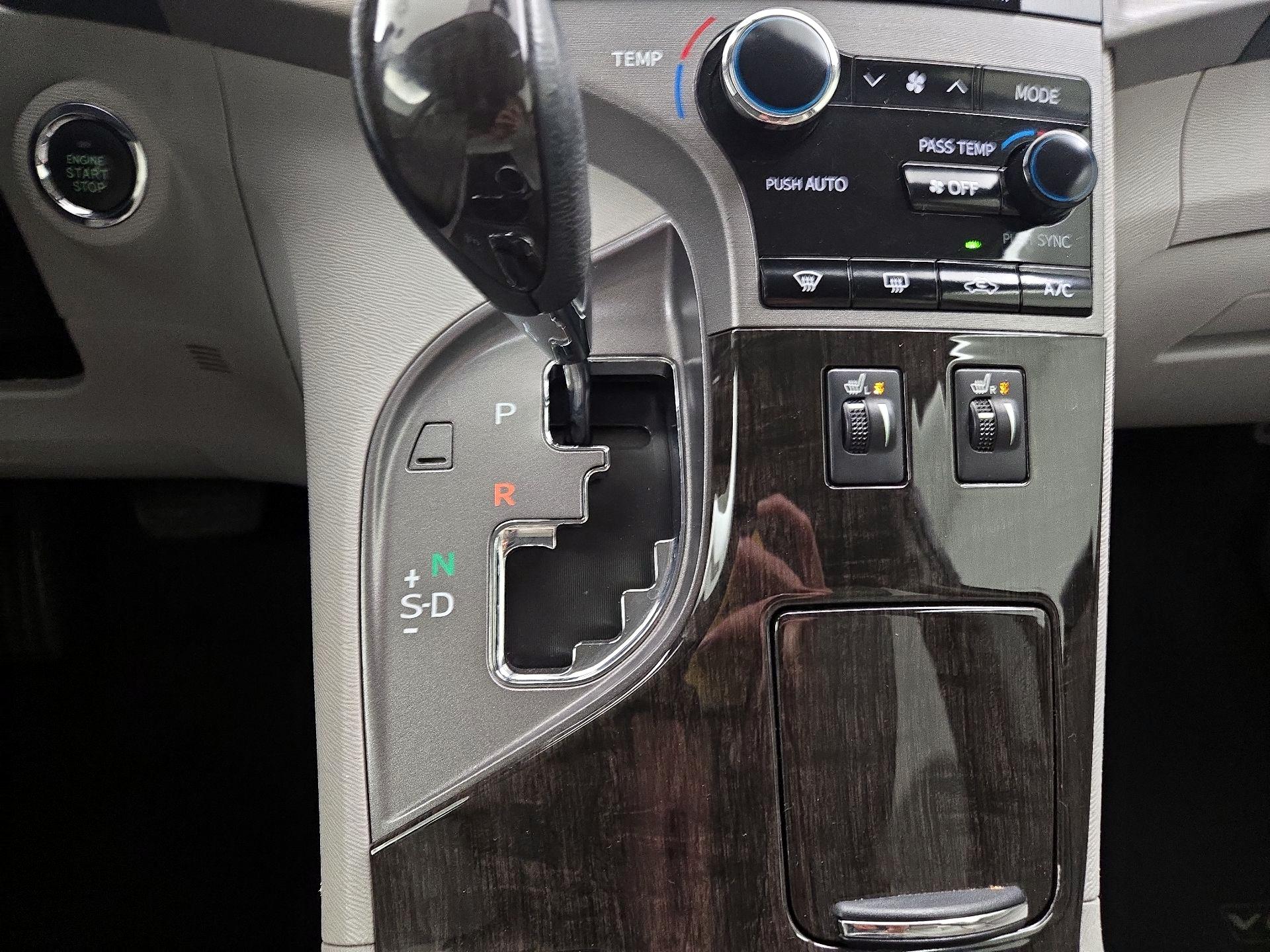 Thumbnail: 2015 Toyota Venza - 18