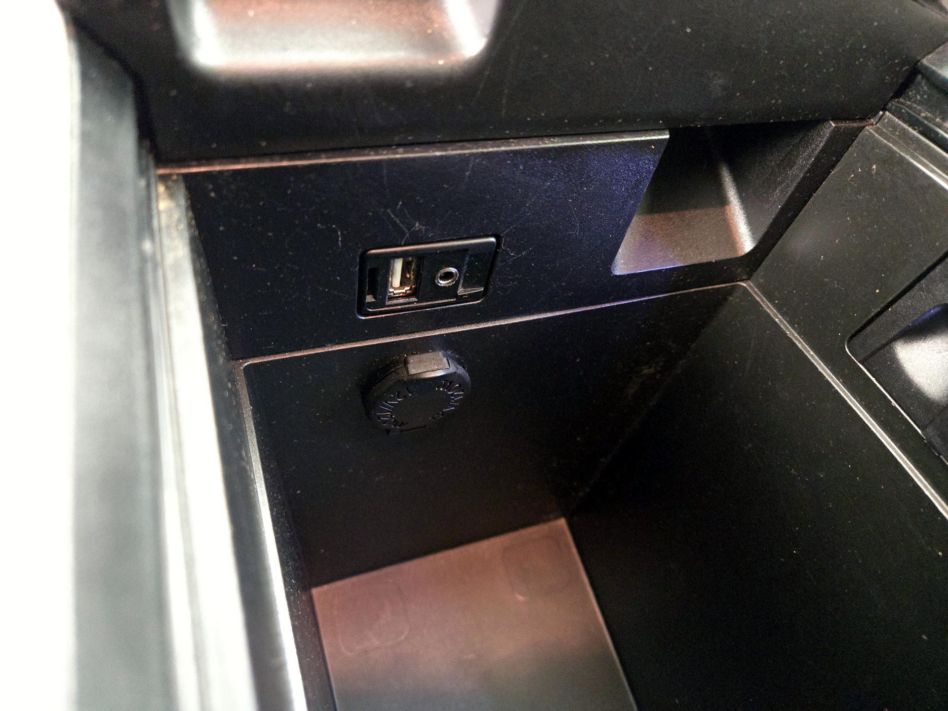 Thumbnail: 2015 Toyota Venza - 19