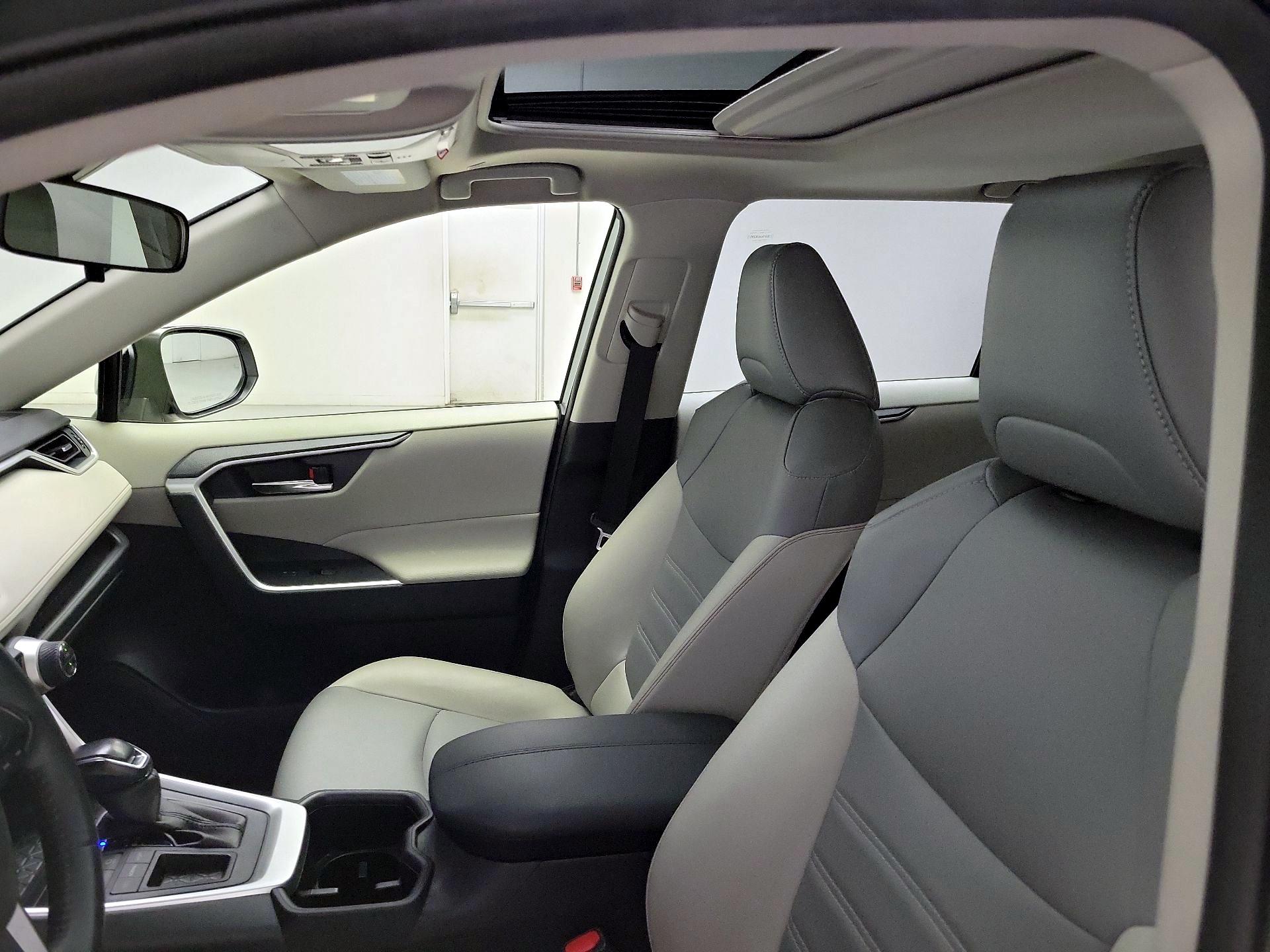 Thumbnail: 2023 Toyota RAV4 - 20