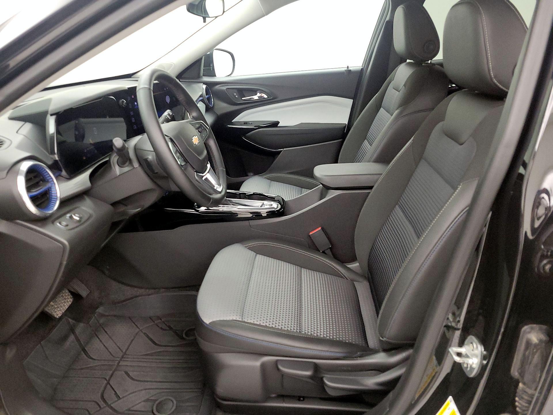 Thumbnail: 2025 Chevrolet Trax - 11