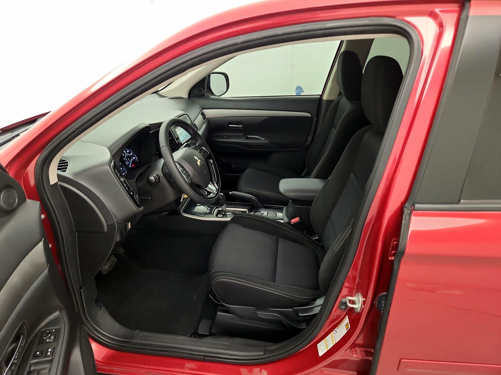 Thumbnail: 2017 Mitsubishi Outlander - 11