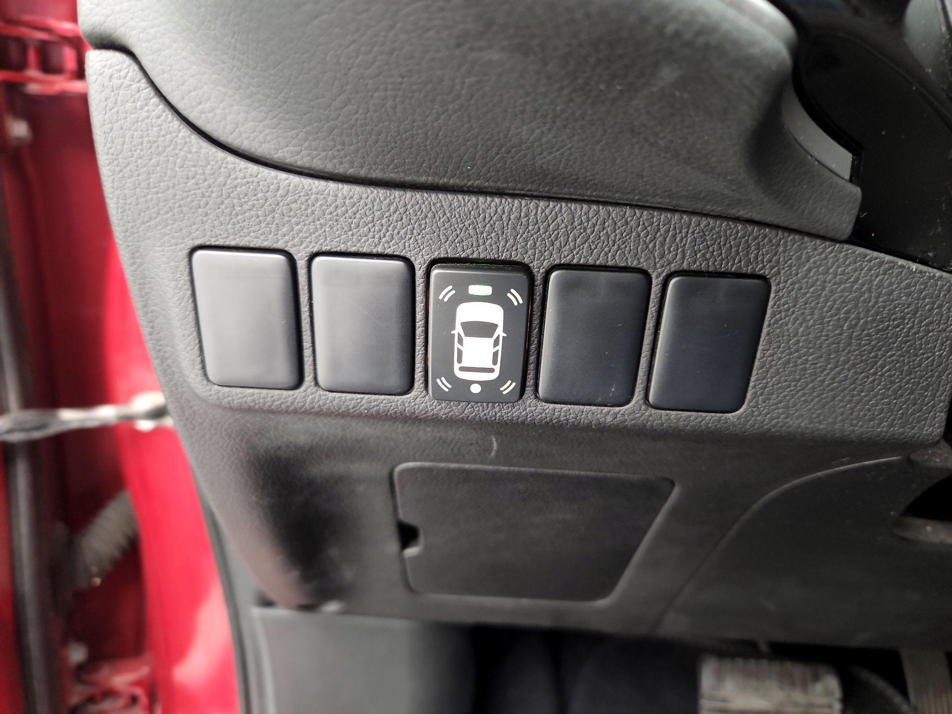 Thumbnail: 2017 Mitsubishi Outlander - 13