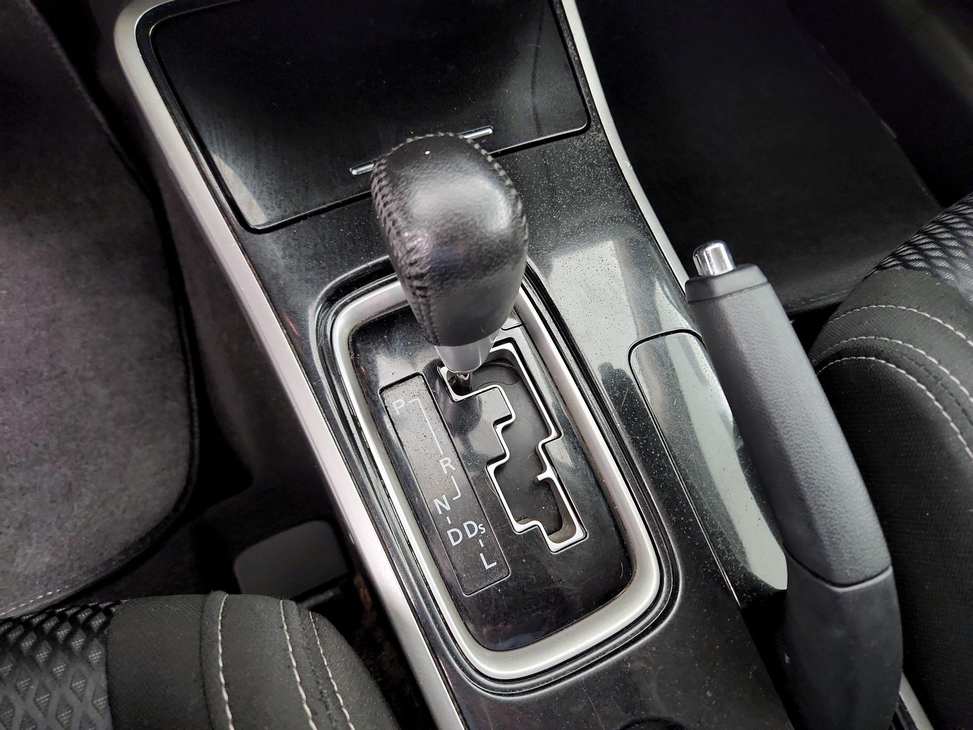 Thumbnail: 2017 Mitsubishi Outlander - 17